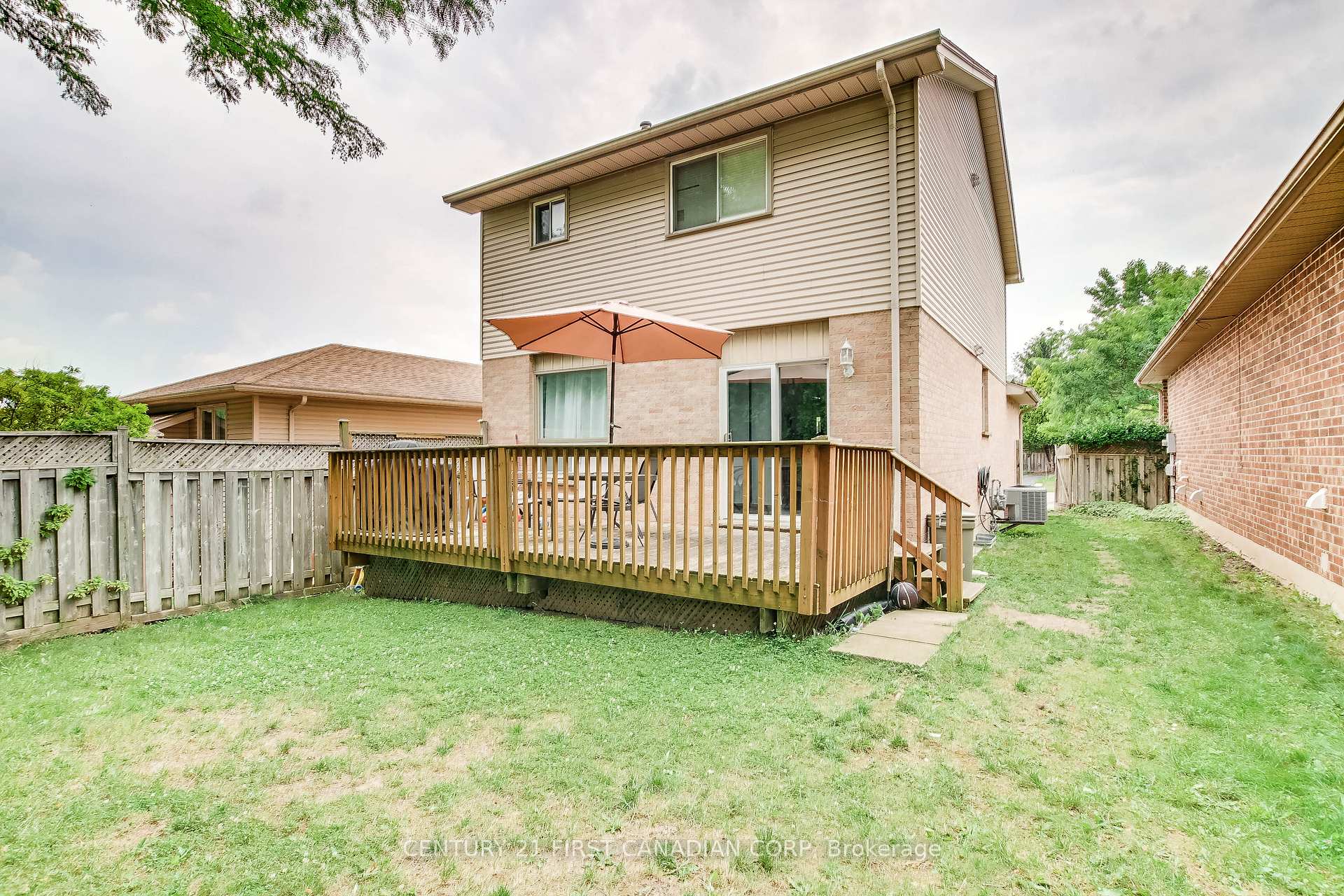 Photo 16 of 27 Gerald Crescent, London, South J — HOMEH
