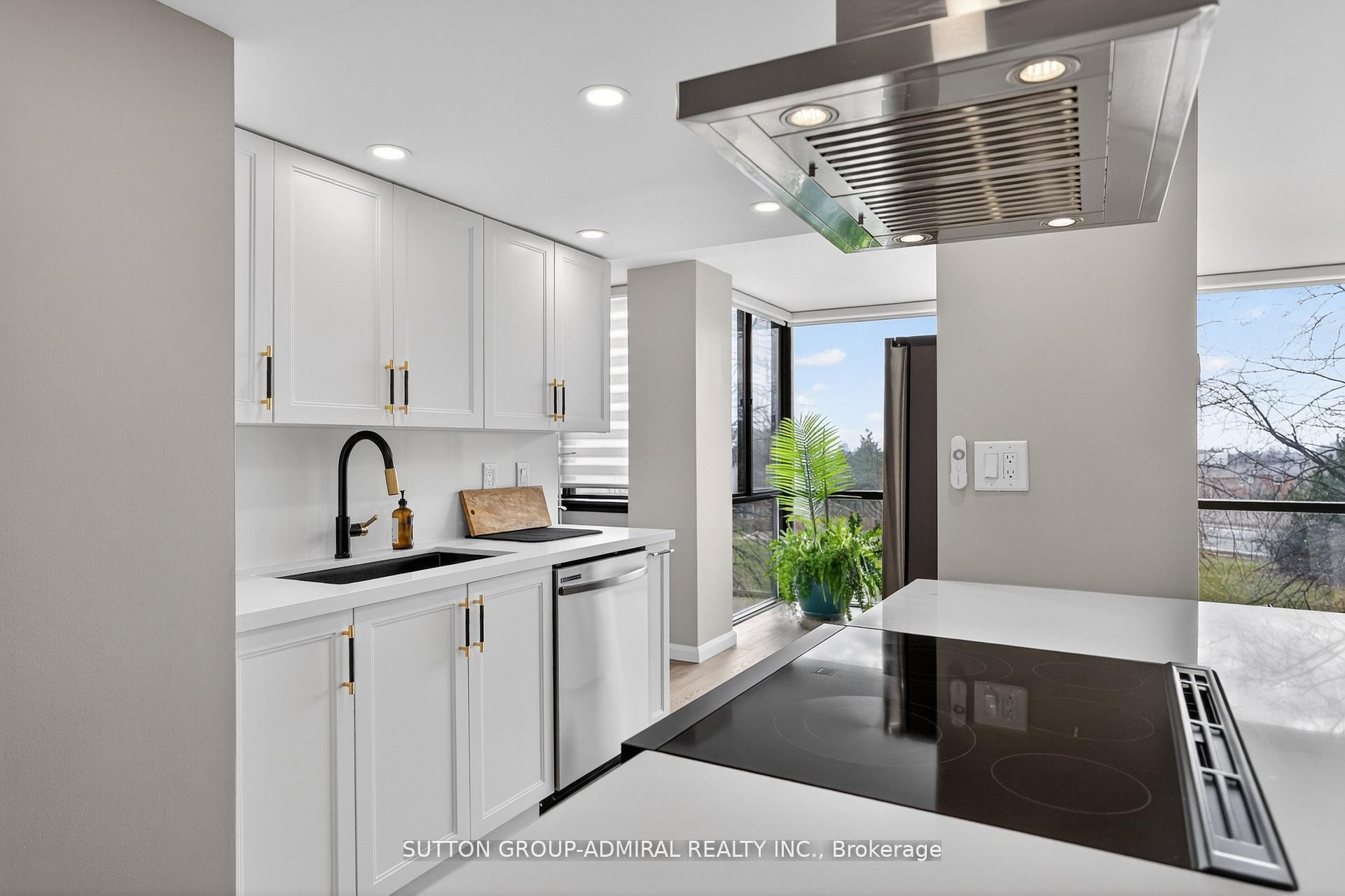 Photo 2 of Unit 308, 350 Webb Drive, Mississauga, City Centre — HOMEH