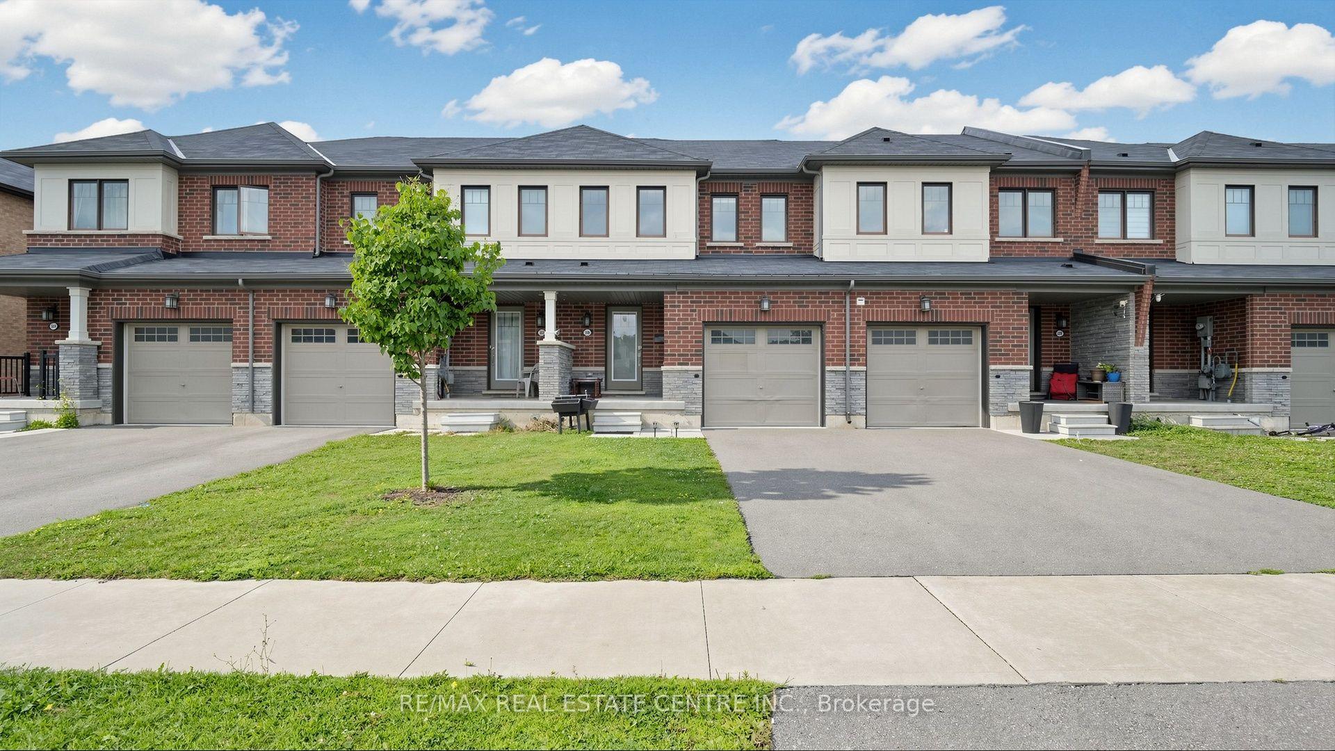 Photo 2 of 300 Bedrock Drive, Hamilton, Stoney Creek Mountain — HOMEH