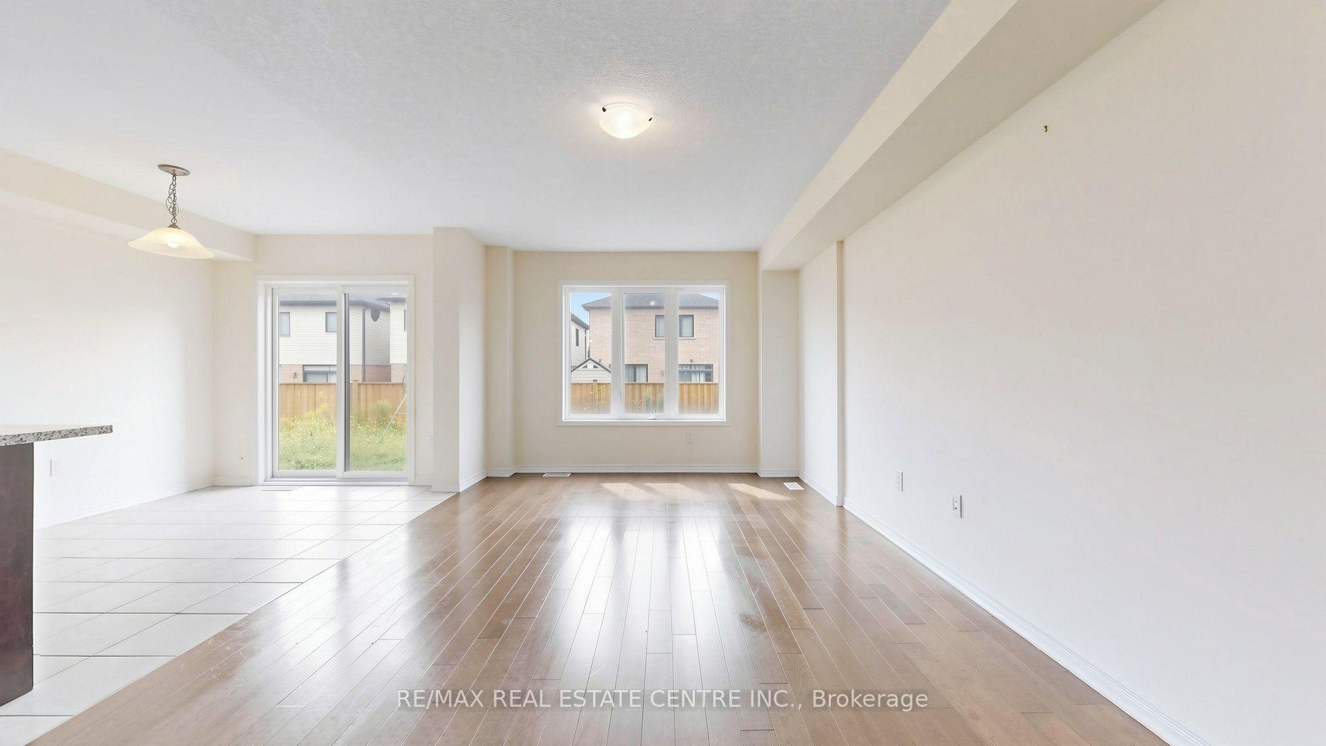 Photo 10 of 300 Bedrock Drive, Hamilton, Stoney Creek Mountain — HOMEH