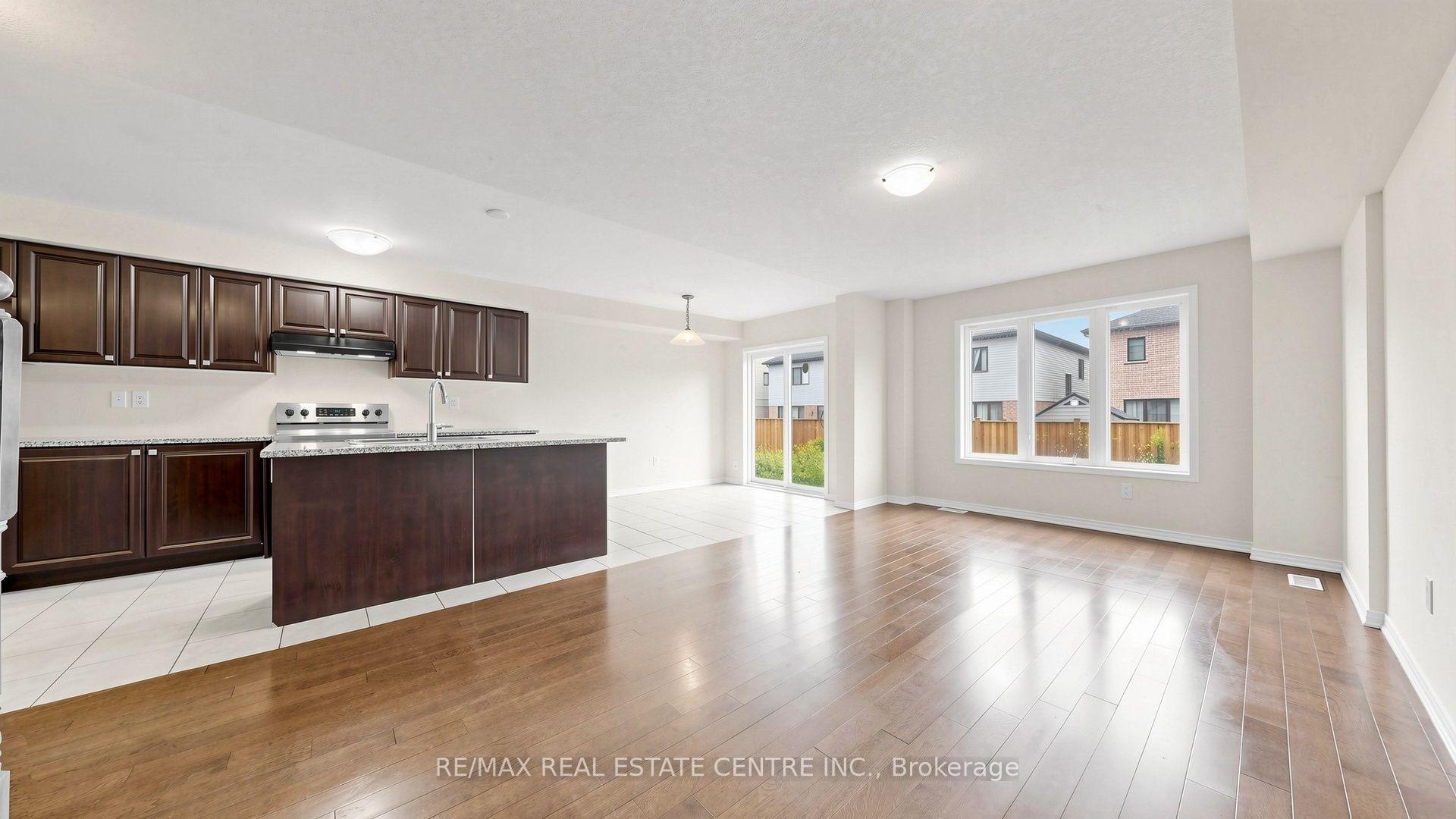 Photo 12 of 300 Bedrock Drive, Hamilton, Stoney Creek Mountain — HOMEH