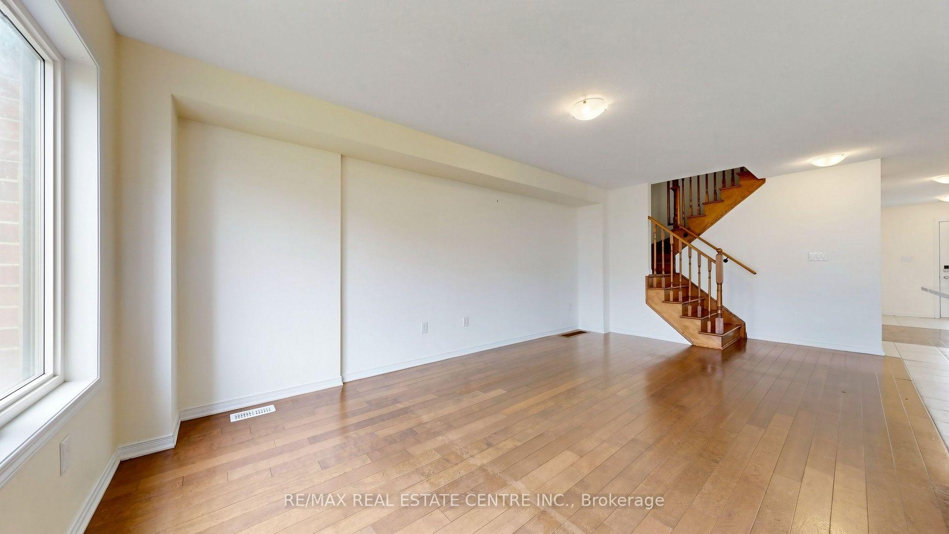 Photo 14 of 300 Bedrock Drive, Hamilton, Stoney Creek Mountain — HOMEH