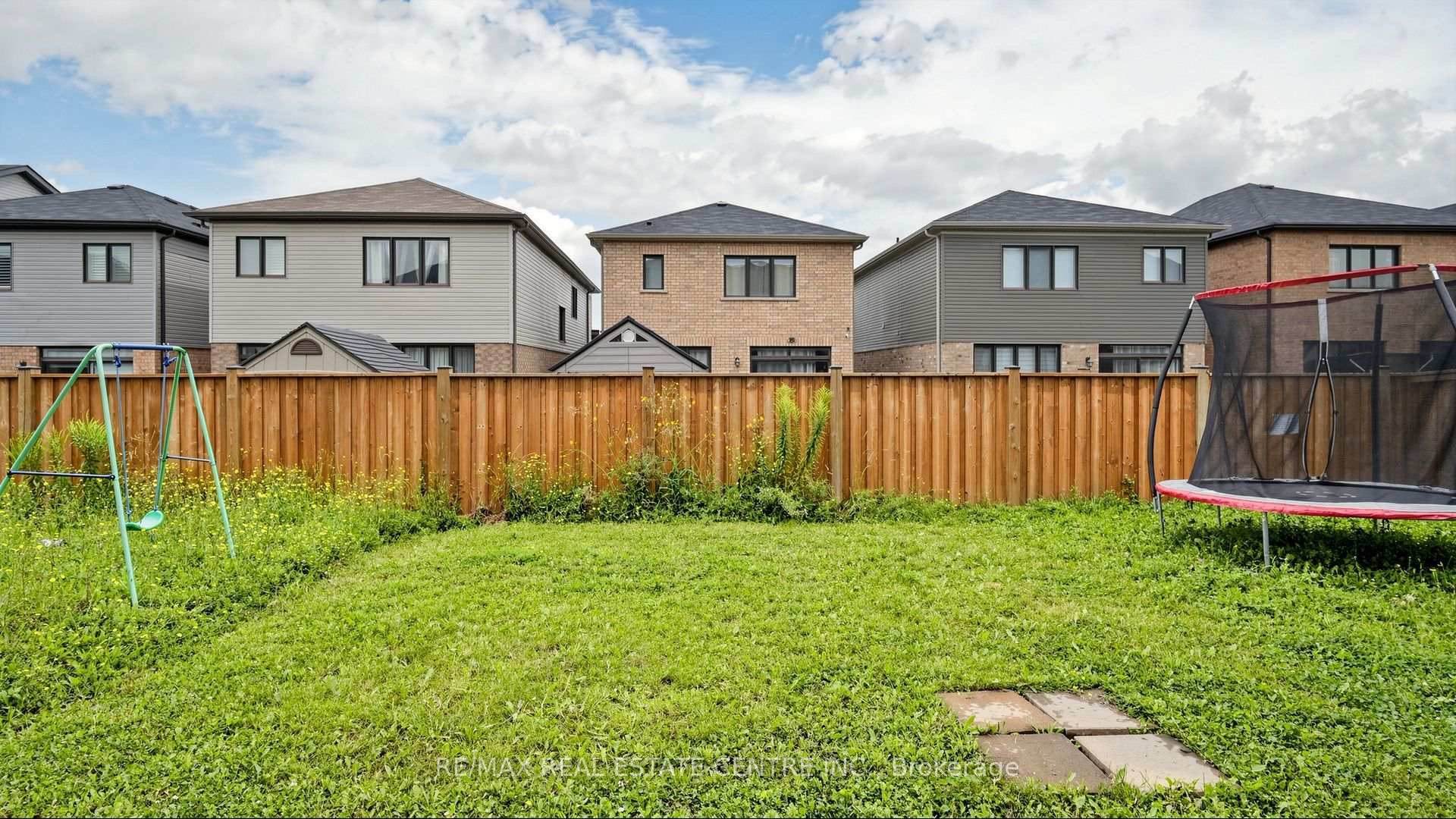 Photo 96 of 300 Bedrock Drive, Hamilton, Stoney Creek Mountain — HOMEH