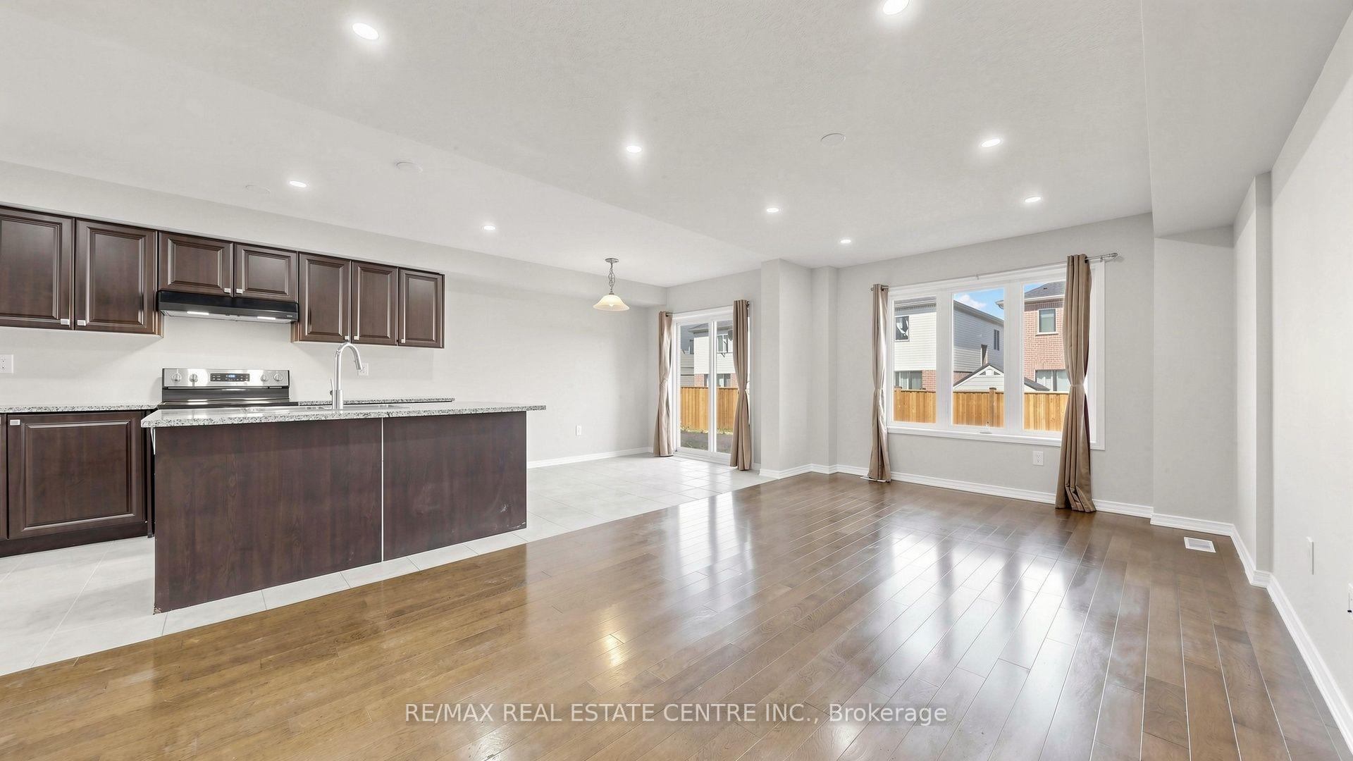 Photo 7 of 300 Bedrock Drive, Hamilton, Stoney Creek Mountain — HOMEH