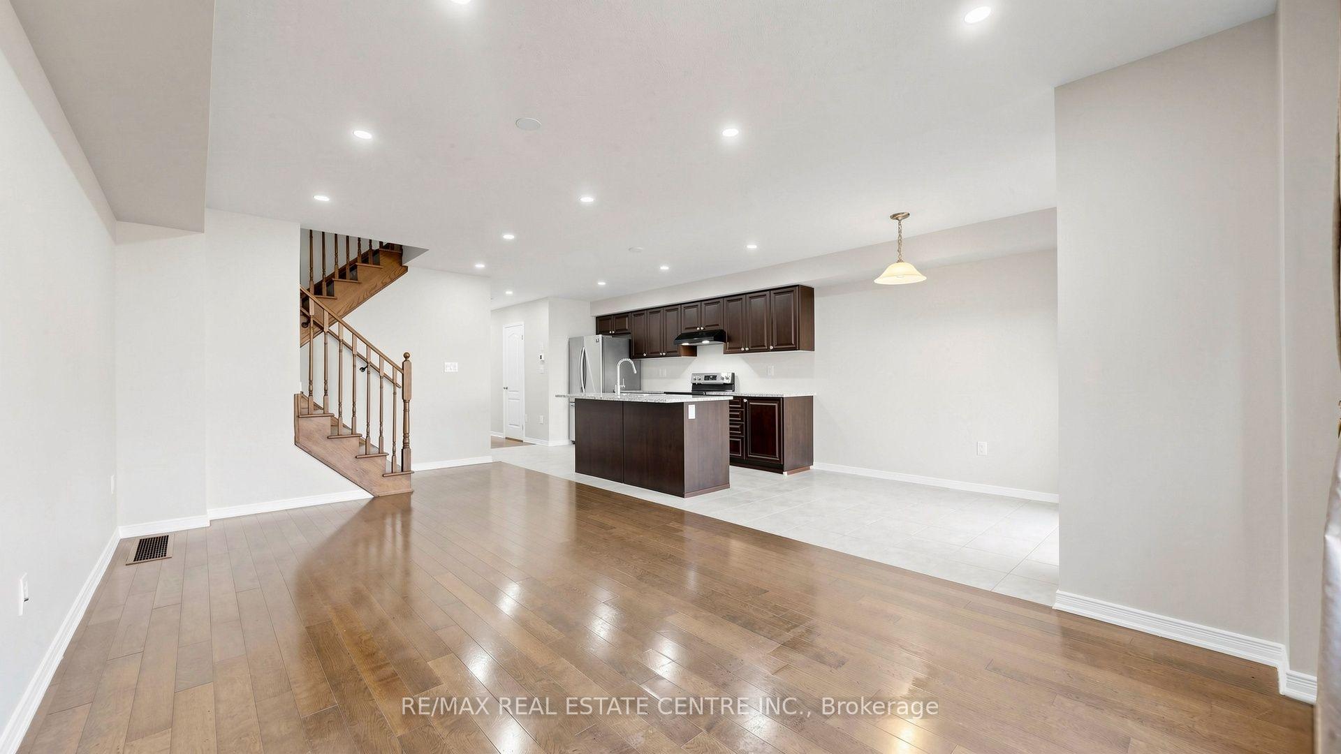 Photo 11 of 300 Bedrock Drive, Hamilton, Stoney Creek Mountain — HOMEH