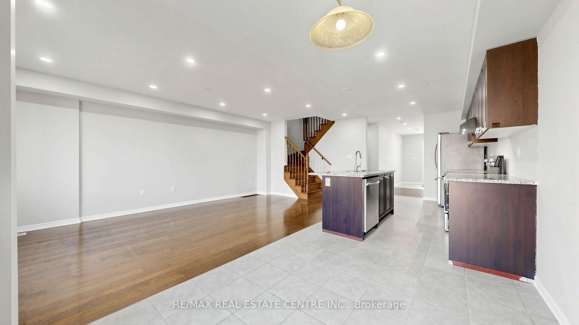 Photo 15 of 300 Bedrock Drive, Hamilton, Stoney Creek Mountain — HOMEH