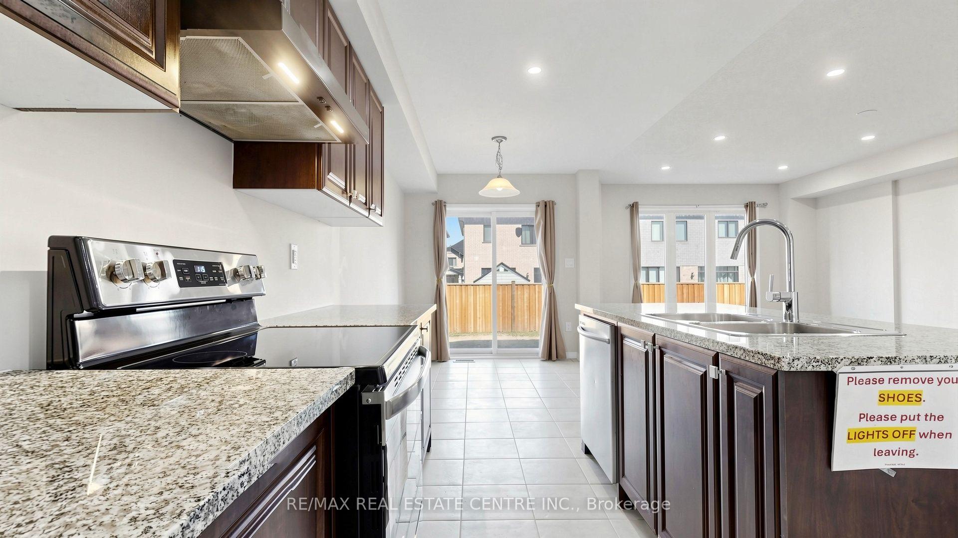 Photo 19 of 300 Bedrock Drive, Hamilton, Stoney Creek Mountain — HOMEH