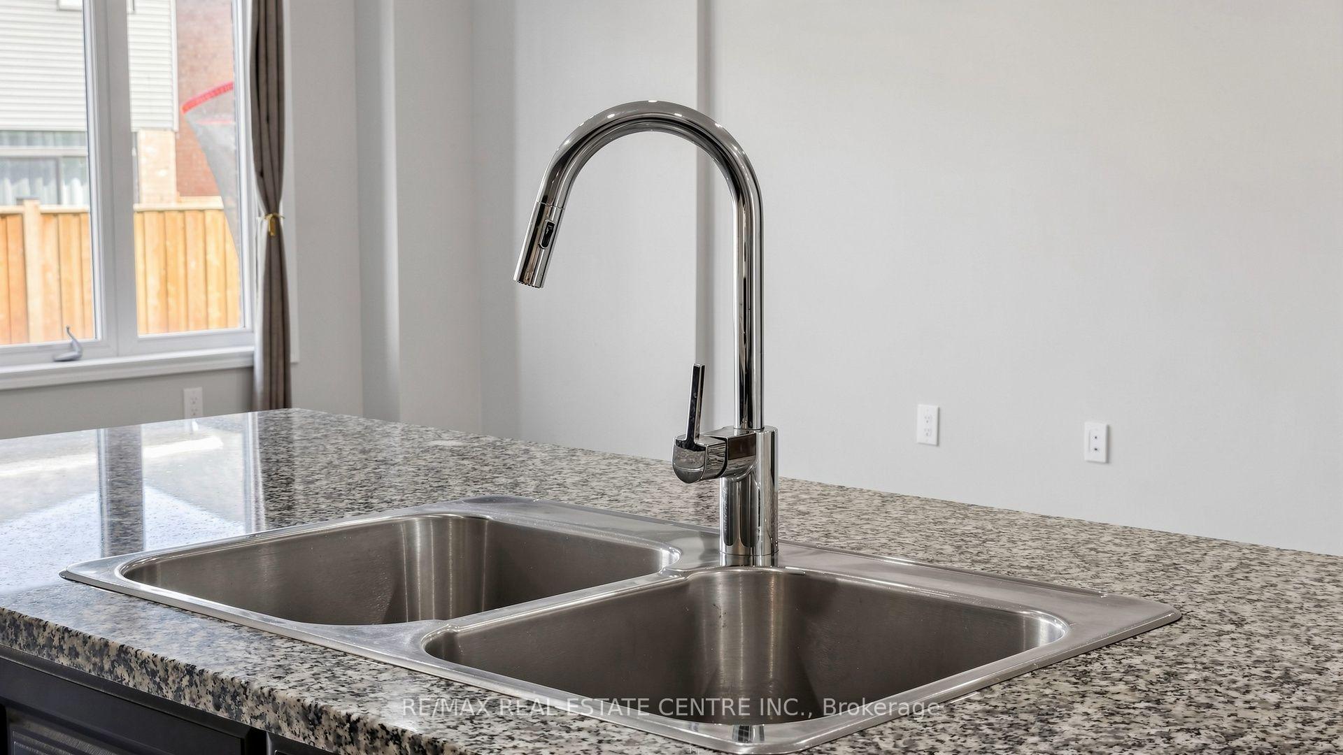 Photo 25 of 300 Bedrock Drive, Hamilton, Stoney Creek Mountain — HOMEH