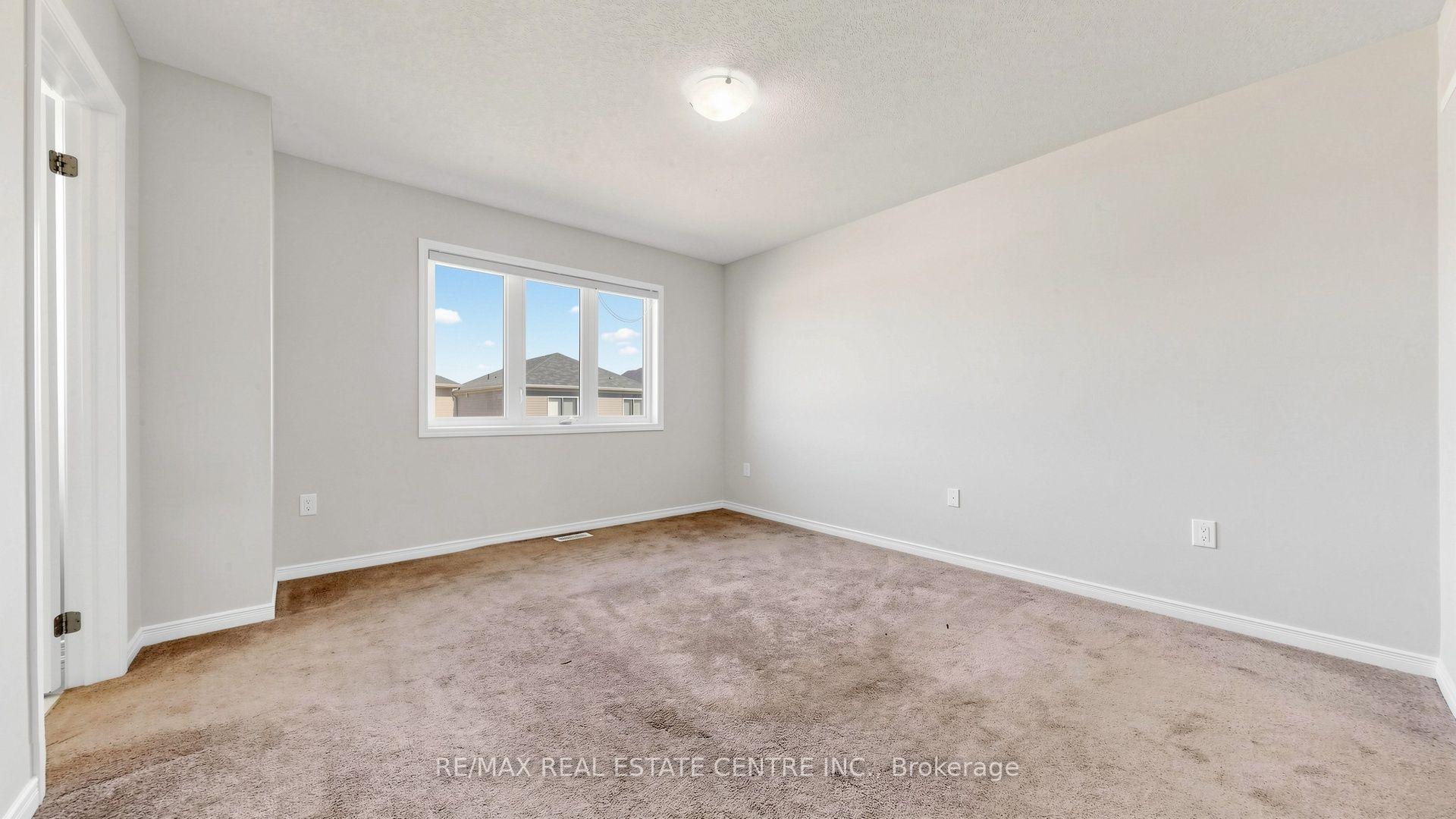 Photo 37 of 300 Bedrock Drive, Hamilton, Stoney Creek Mountain — HOMEH