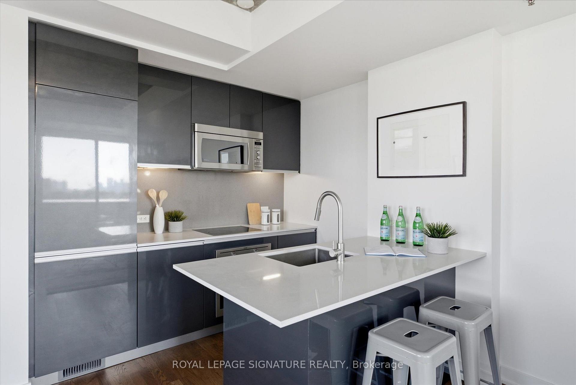 Photo 7 of Unit 921, 20 Minowan Miikan Lane, Toronto, Little Portugal — HOMEH