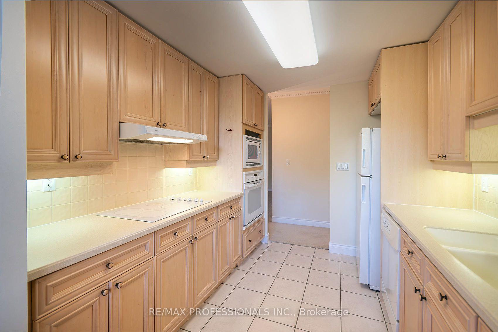 Photo 22 of Unit 606, 2 Aberfoyle Crescent, Etobicoke, Islington-City Centre West — HOMEH