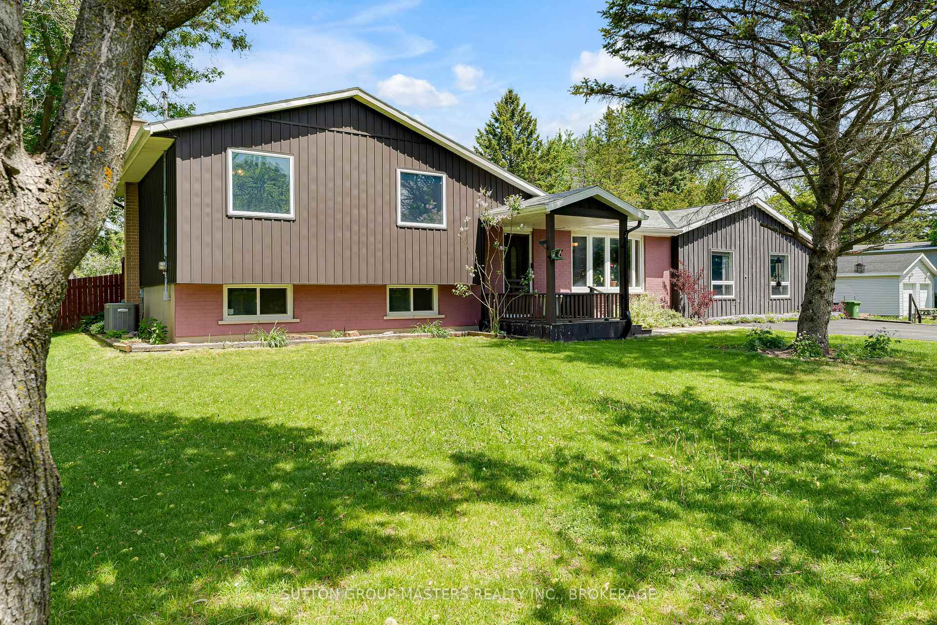 Photo 2 of 2025 Cole Hill Road, Kingston, City North of 401 — HOMEH