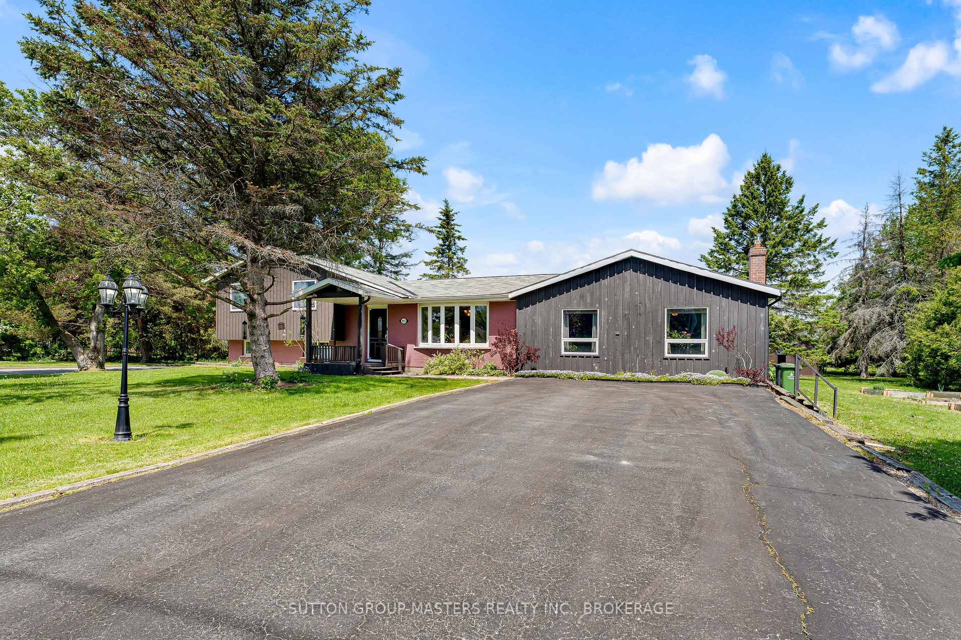 Photo 3 of 2025 Cole Hill Road, Kingston, City North of 401 — HOMEH