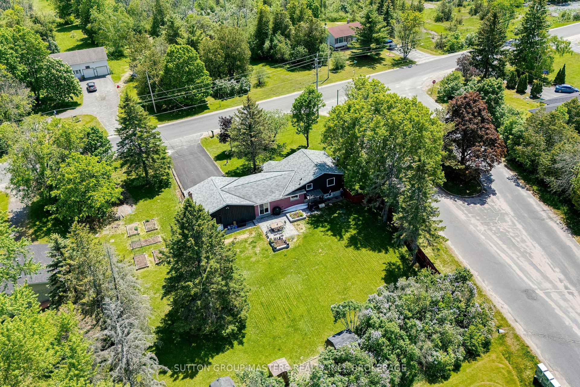 Photo 4 of 2025 Cole Hill Road, Kingston, City North of 401 — HOMEH