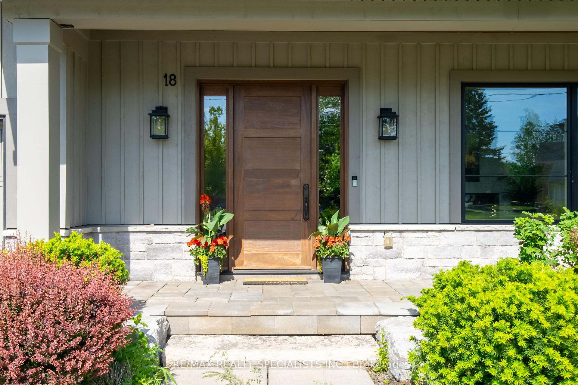 Photo 2 of 18 Florence Drive, Oakville, Central — HOMEH