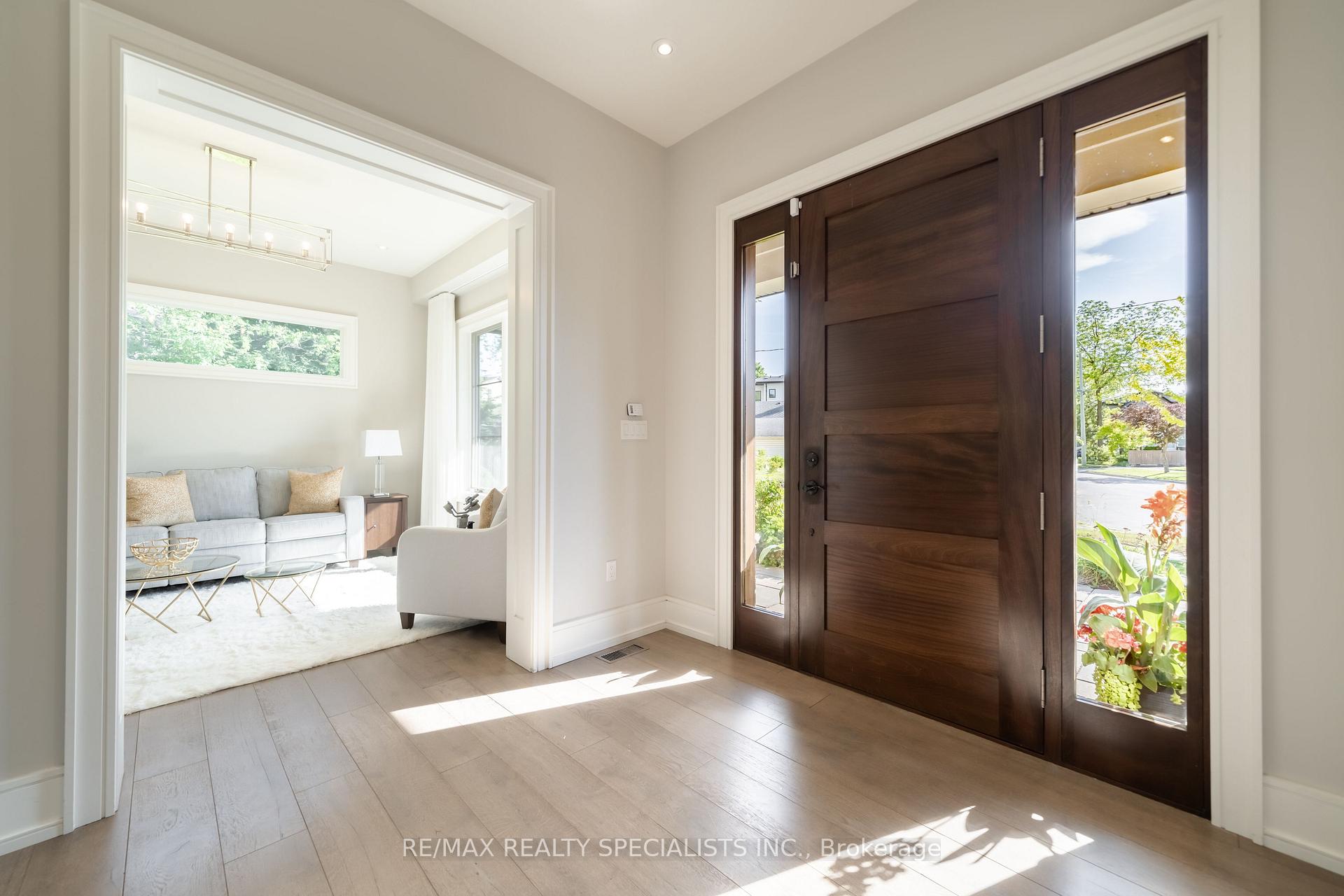 Photo 3 of 18 Florence Drive, Oakville, Central — HOMEH