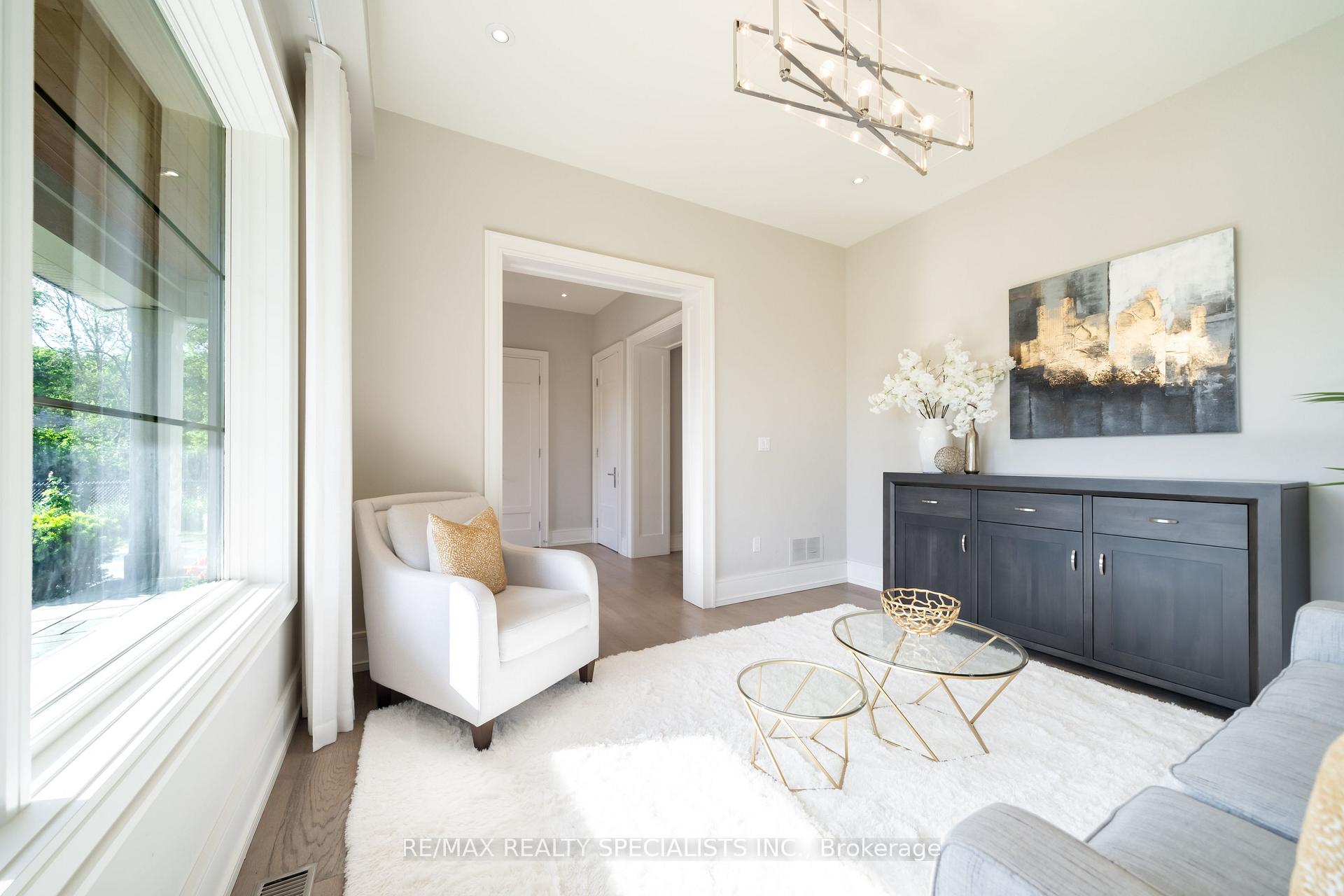 Photo 4 of 18 Florence Drive, Oakville, Central — HOMEH