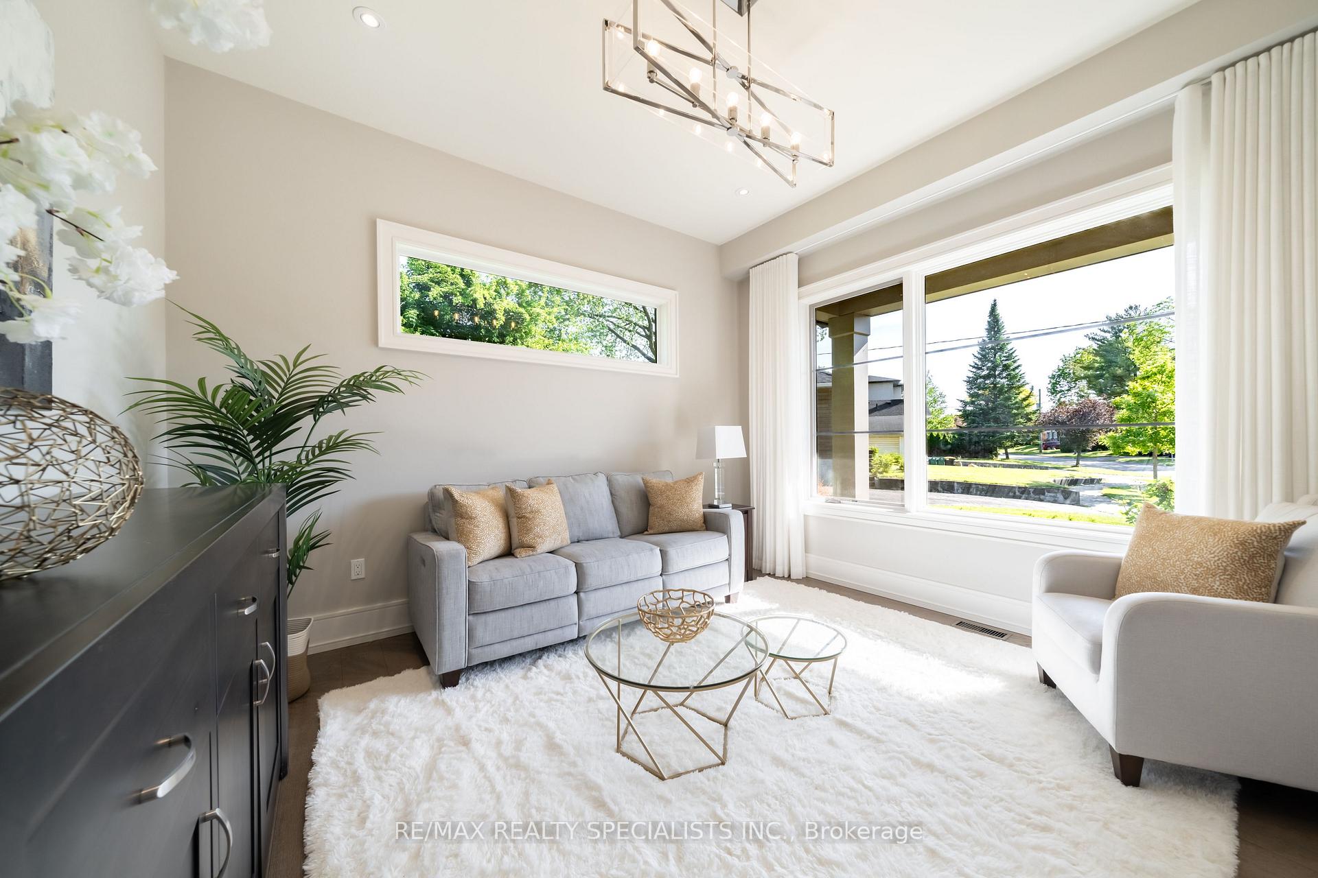 Photo 5 of 18 Florence Drive, Oakville, Central — HOMEH
