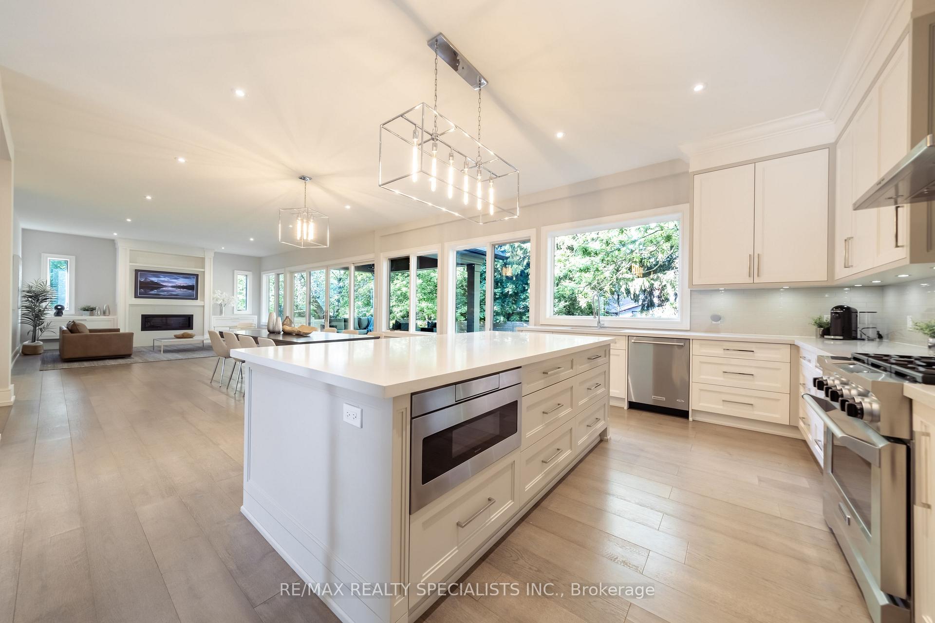 Photo 9 of 18 Florence Drive, Oakville, Central — HOMEH