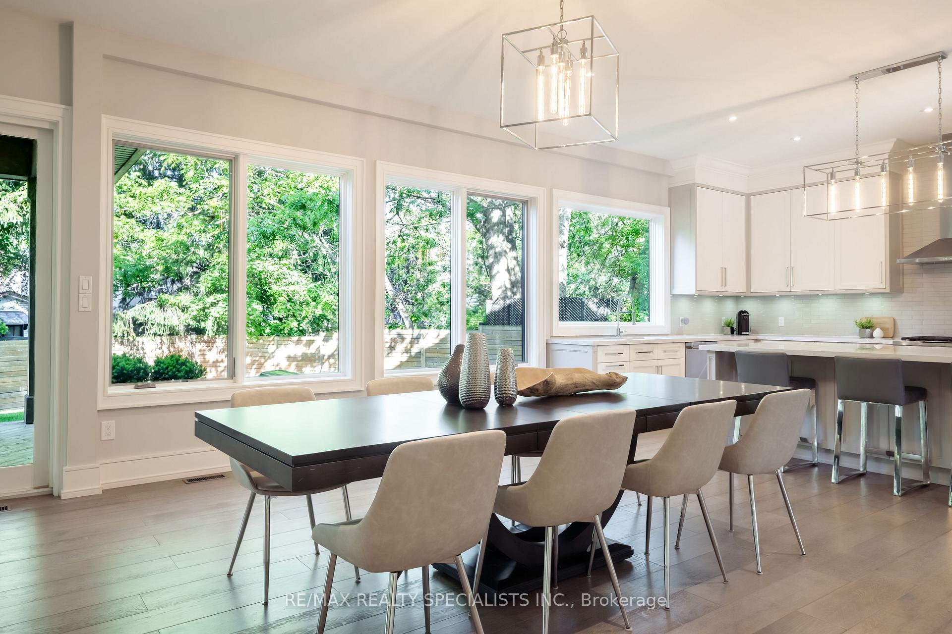Photo 10 of 18 Florence Drive, Oakville, Central — HOMEH