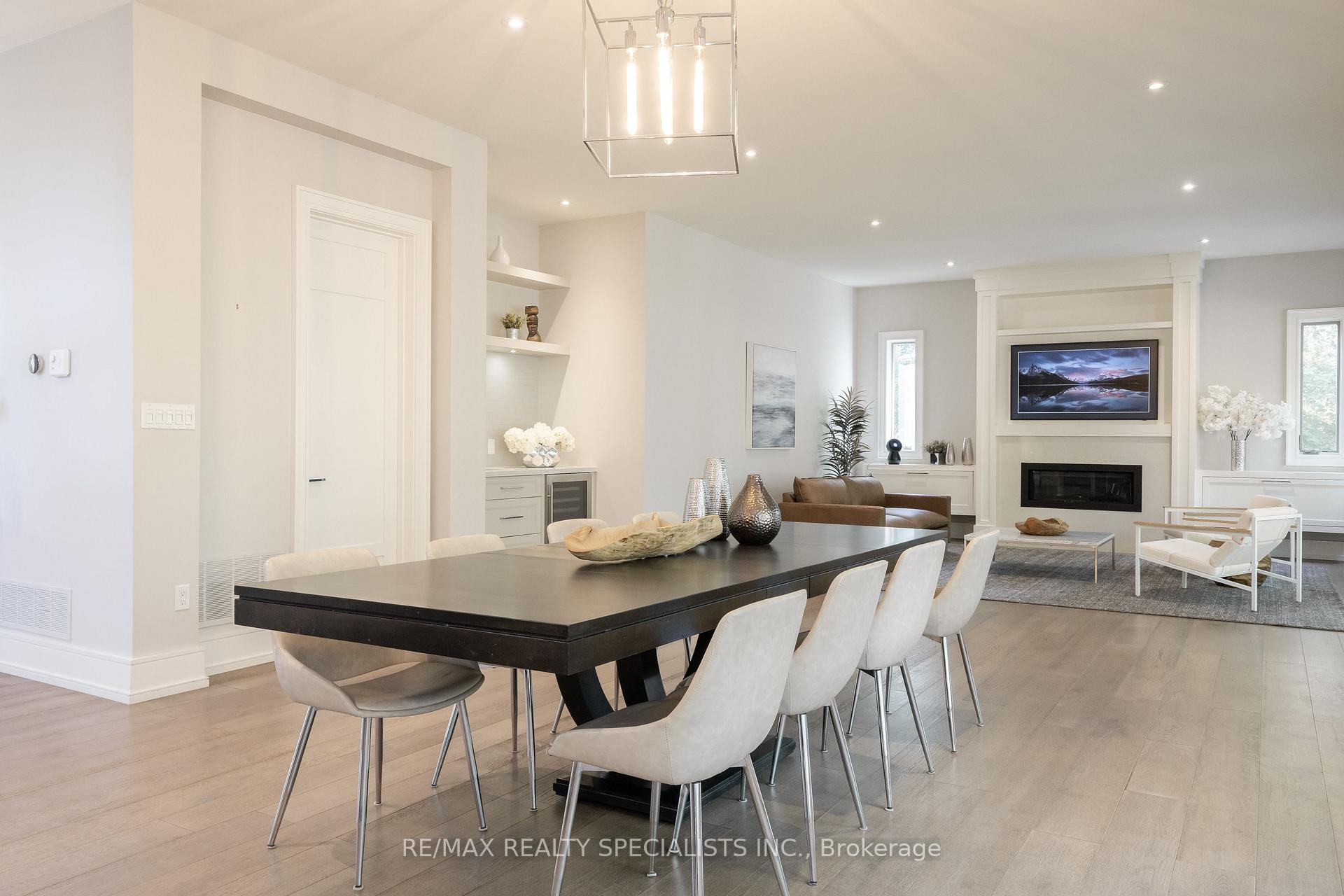 Photo 11 of 18 Florence Drive, Oakville, Central — HOMEH