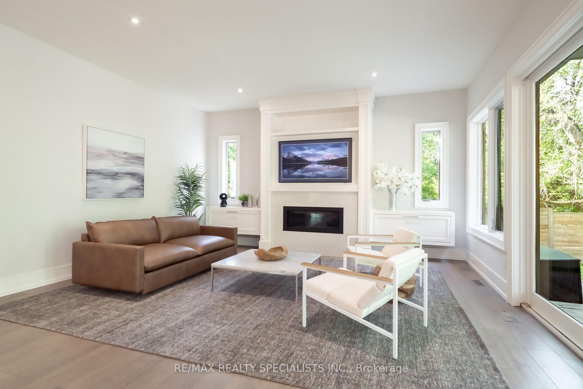 Photo 13 of 18 Florence Drive, Oakville, Central — HOMEH