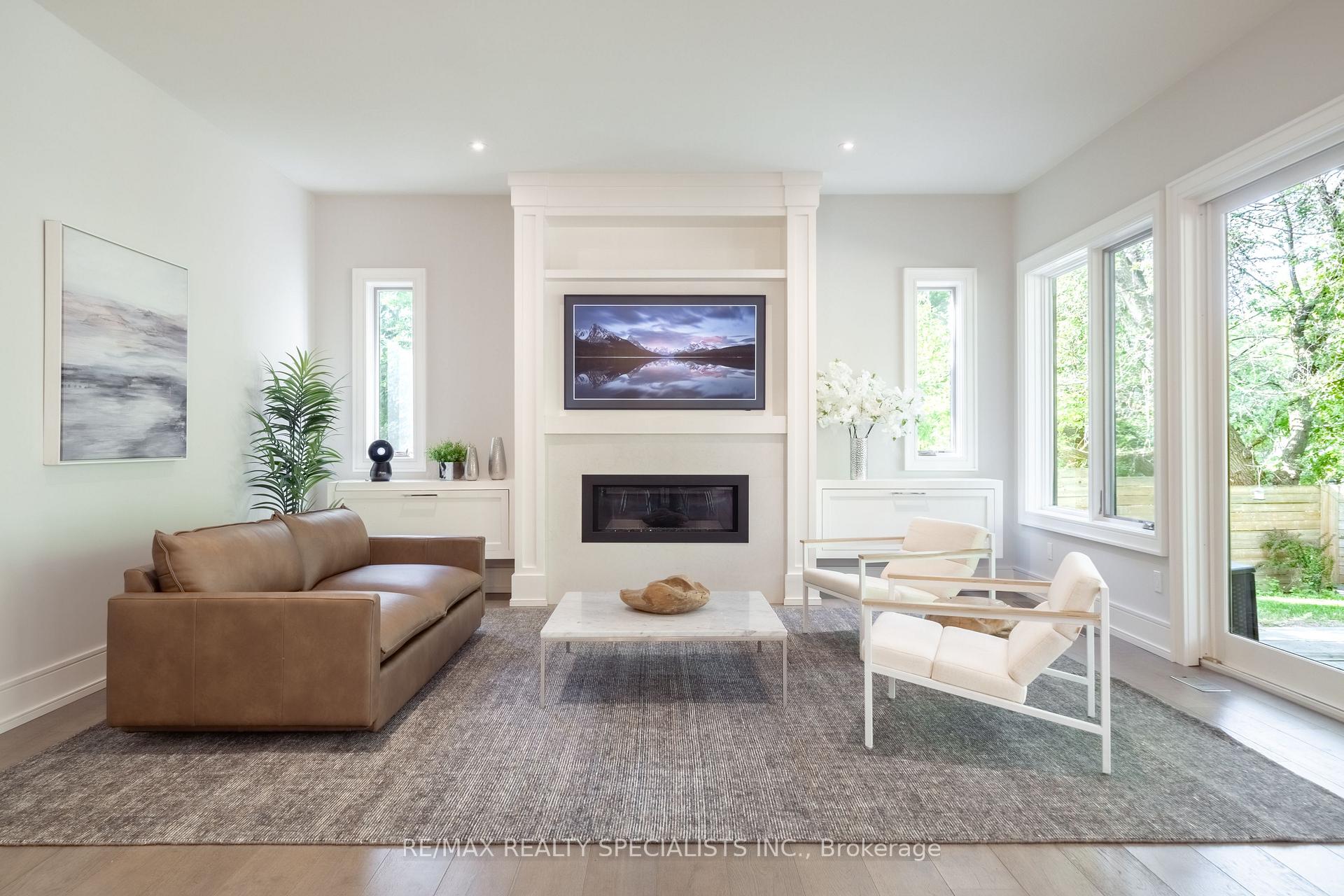 Photo 14 of 18 Florence Drive, Oakville, Central — HOMEH