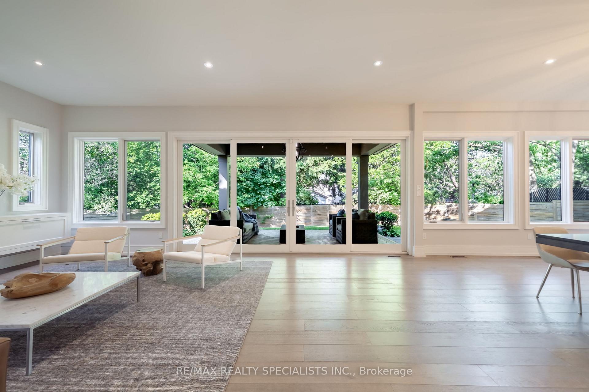 Photo 15 of 18 Florence Drive, Oakville, Central — HOMEH