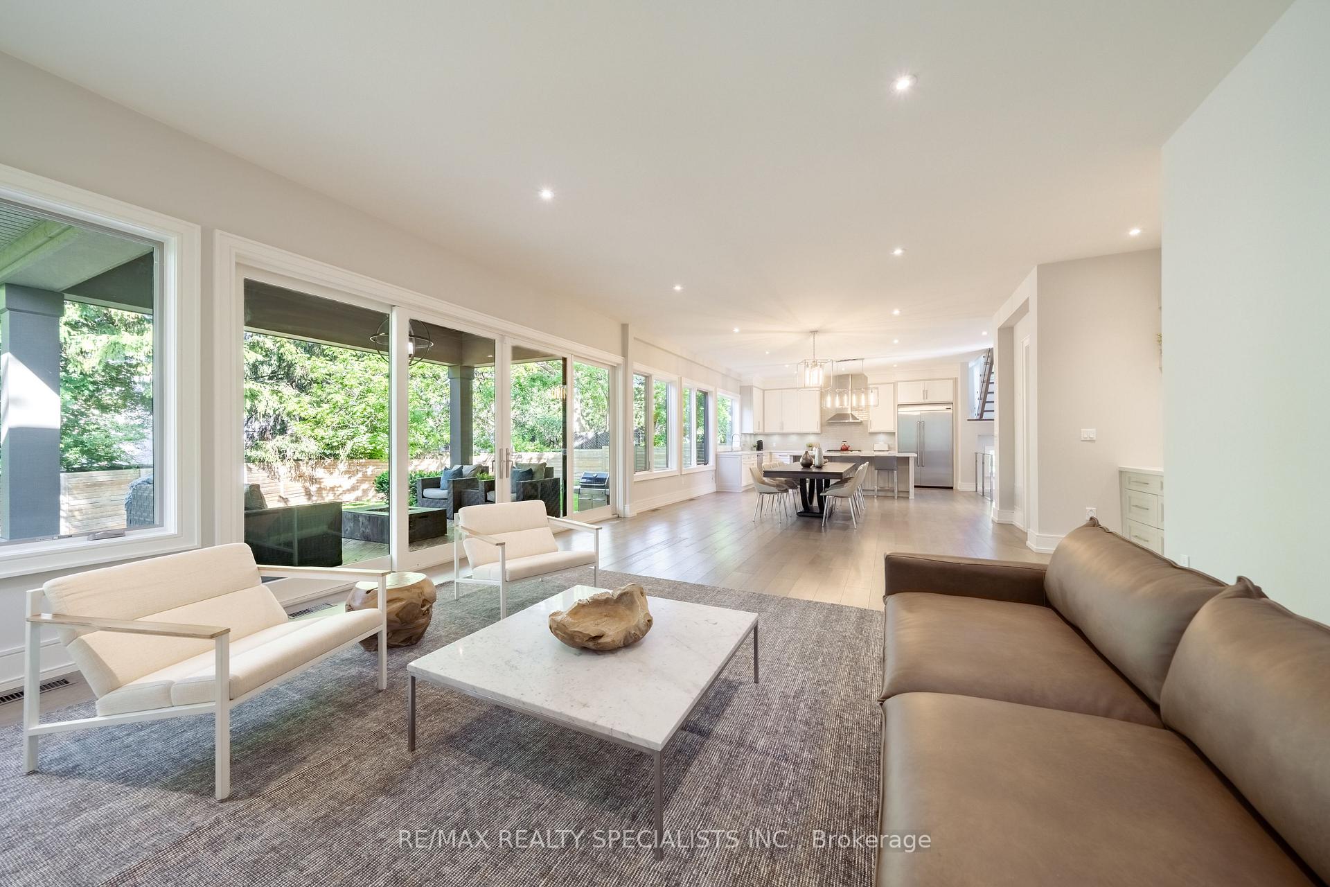 Photo 16 of 18 Florence Drive, Oakville, Central — HOMEH