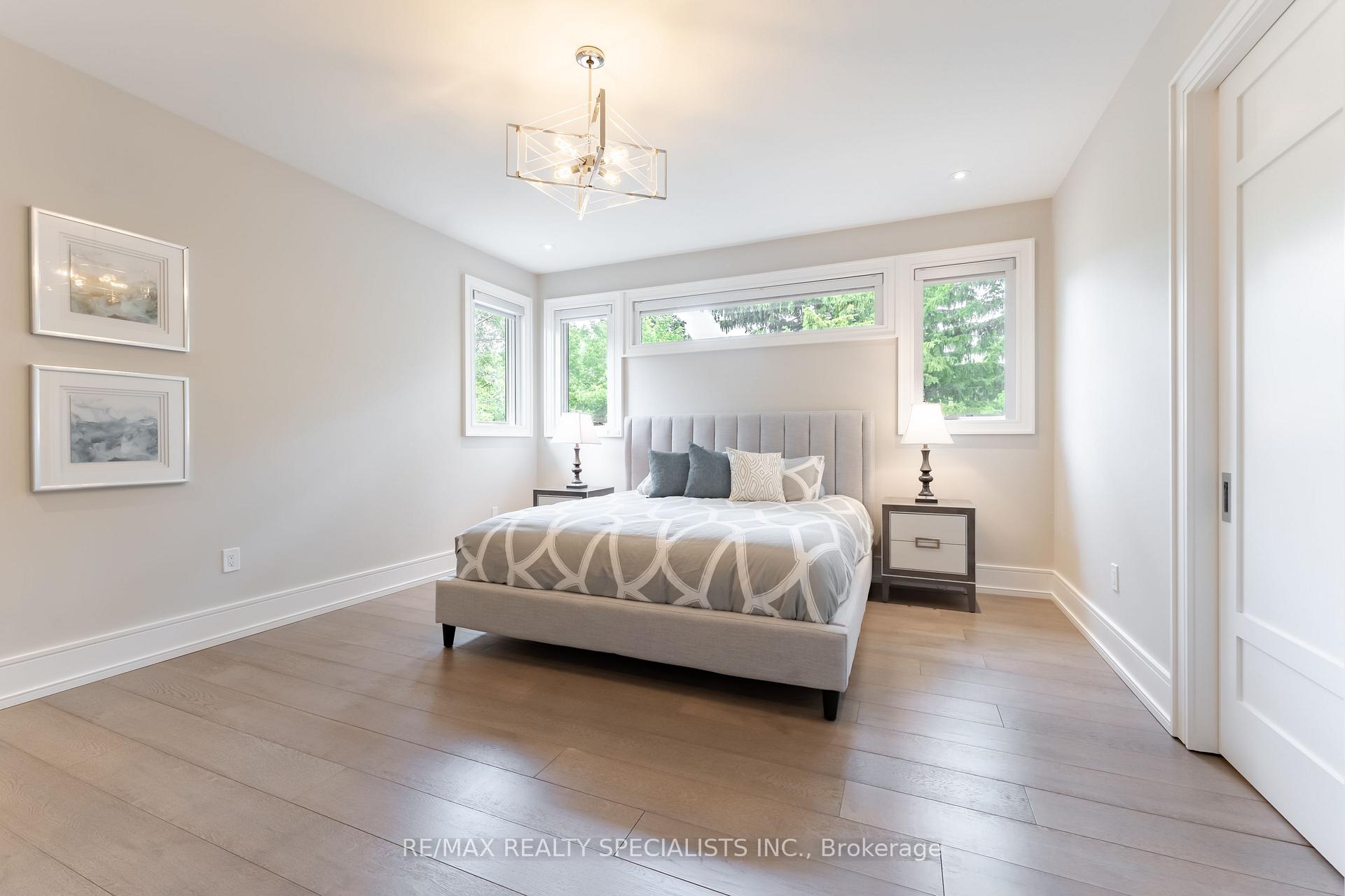 Photo 19 of 18 Florence Drive, Oakville, Central — HOMEH