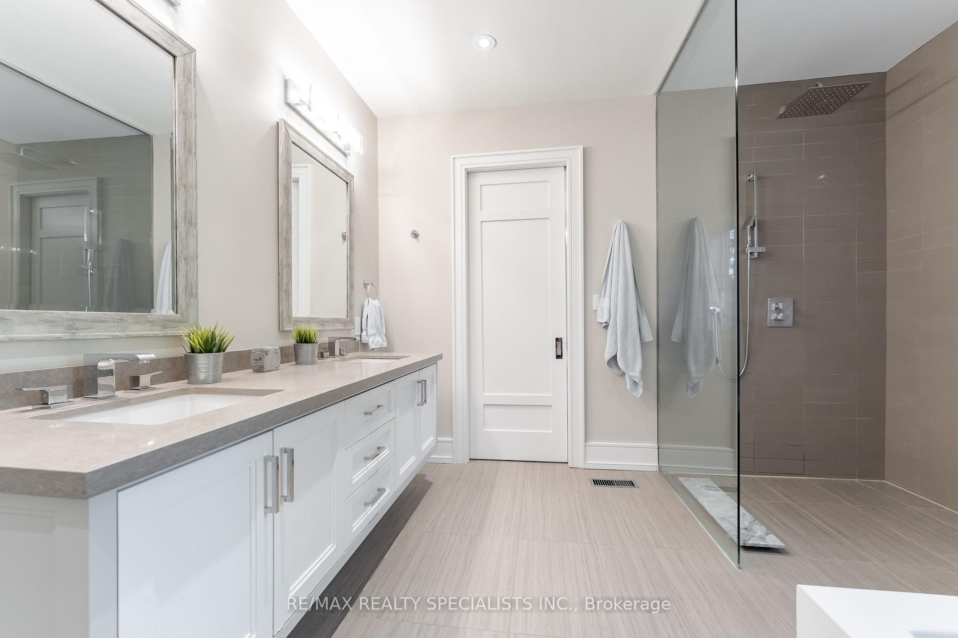 Photo 20 of 18 Florence Drive, Oakville, Central — HOMEH