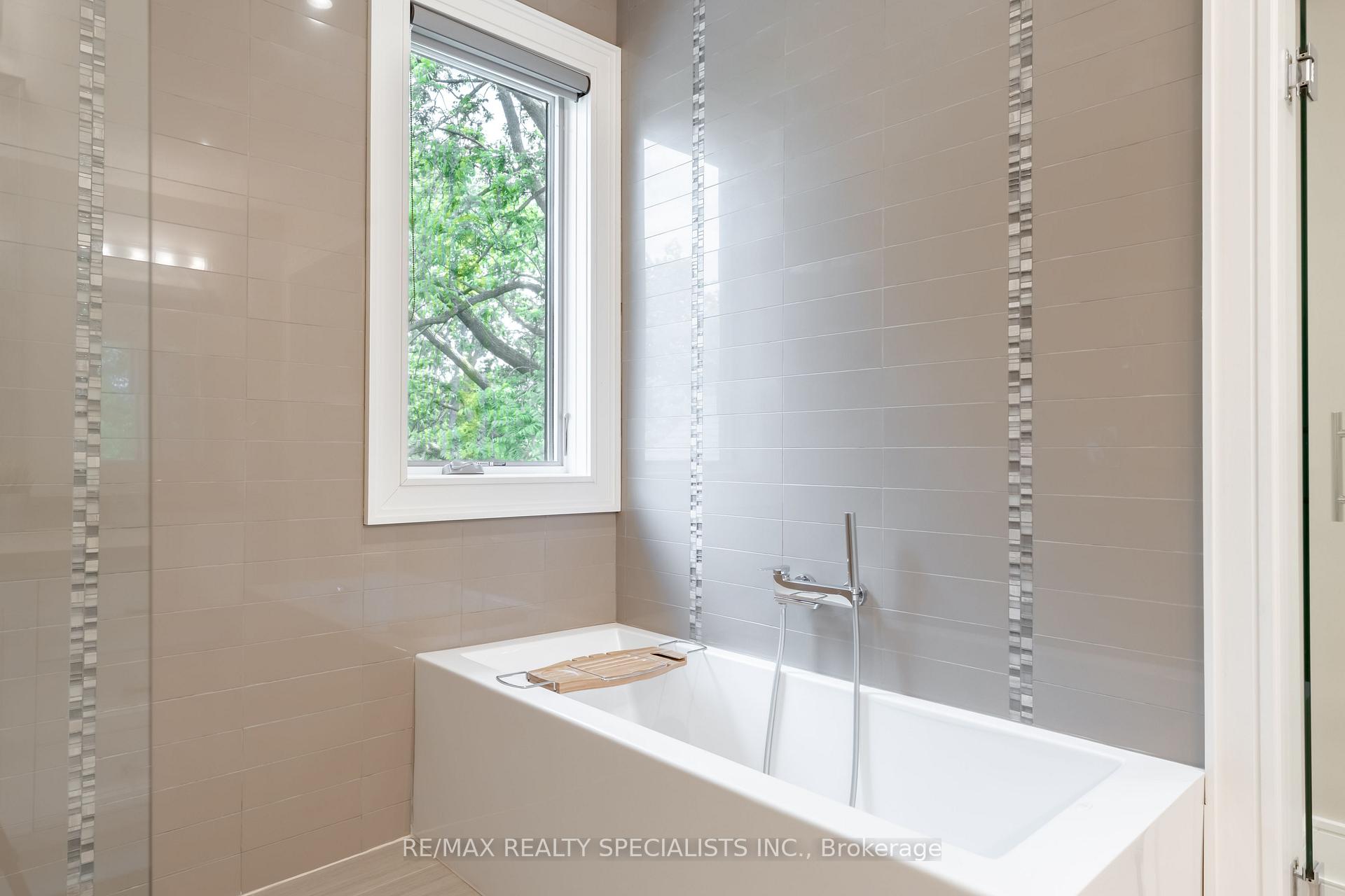 Photo 21 of 18 Florence Drive, Oakville, Central — HOMEH