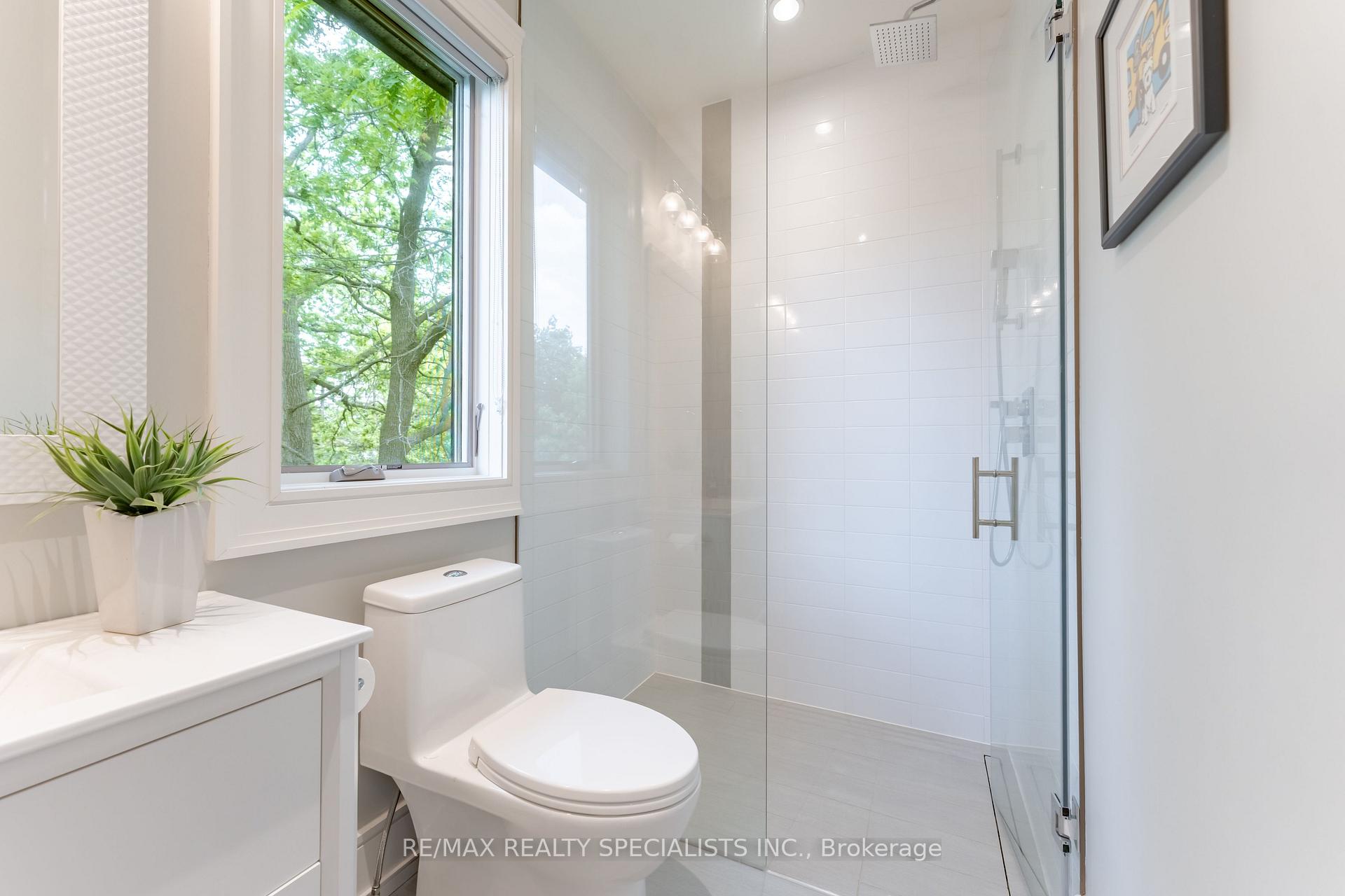 Photo 23 of 18 Florence Drive, Oakville, Central — HOMEH