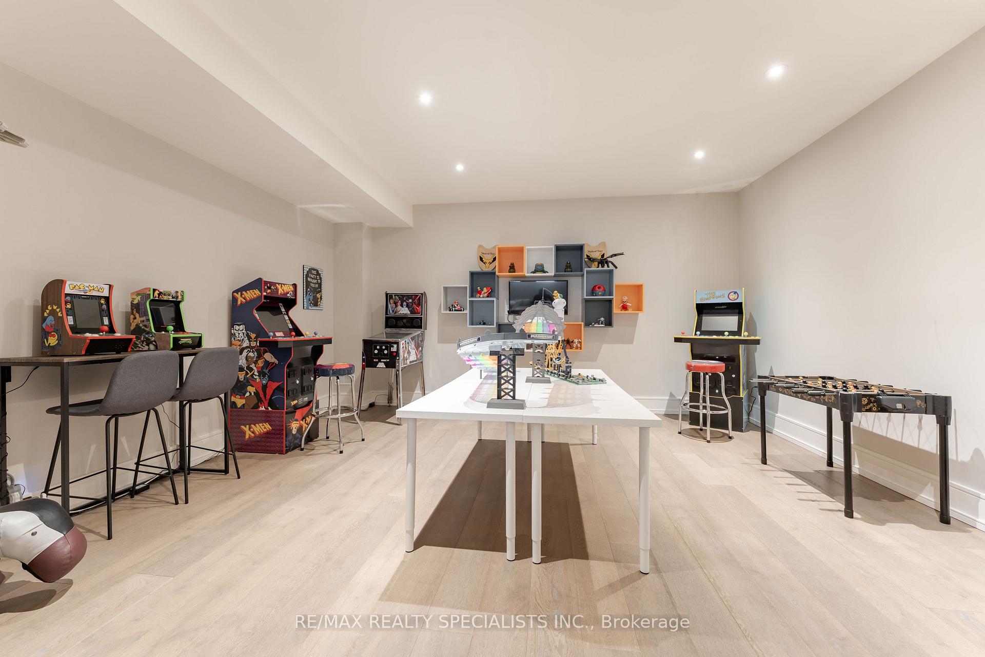 Photo 32 of 18 Florence Drive, Oakville, Central — HOMEH