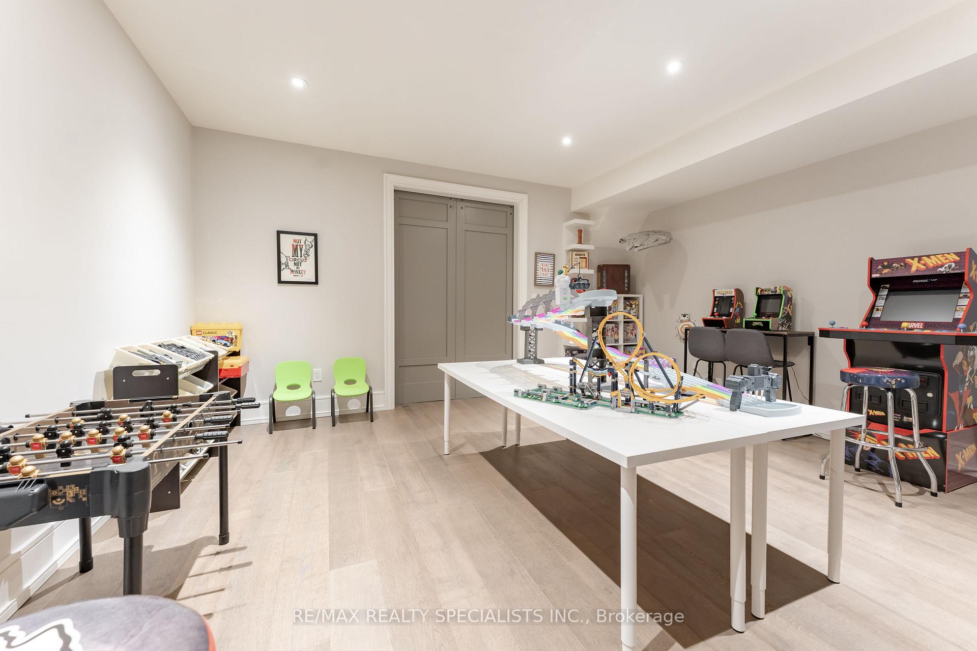 Photo 33 of 18 Florence Drive, Oakville, Central — HOMEH