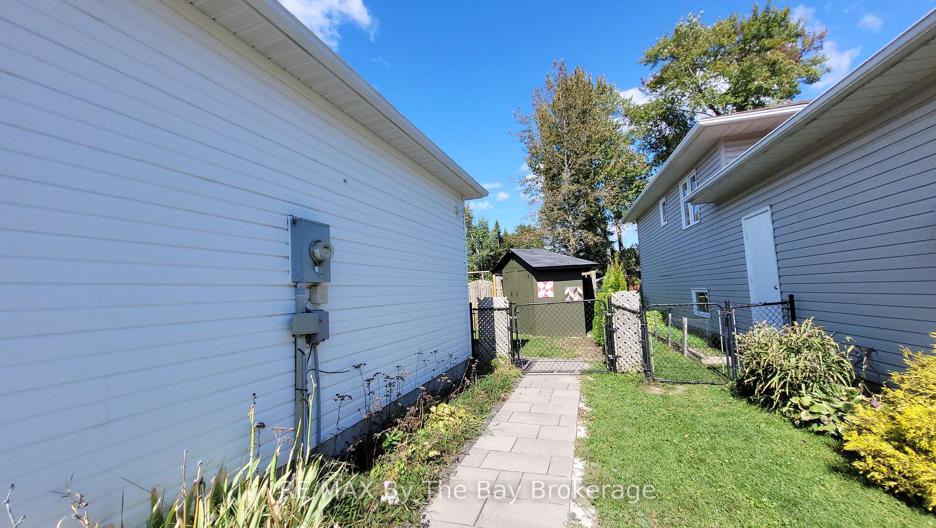 Photo 2 of Unit Basement, 48 Caribou Trail, Wasaga Beach — HOMEH