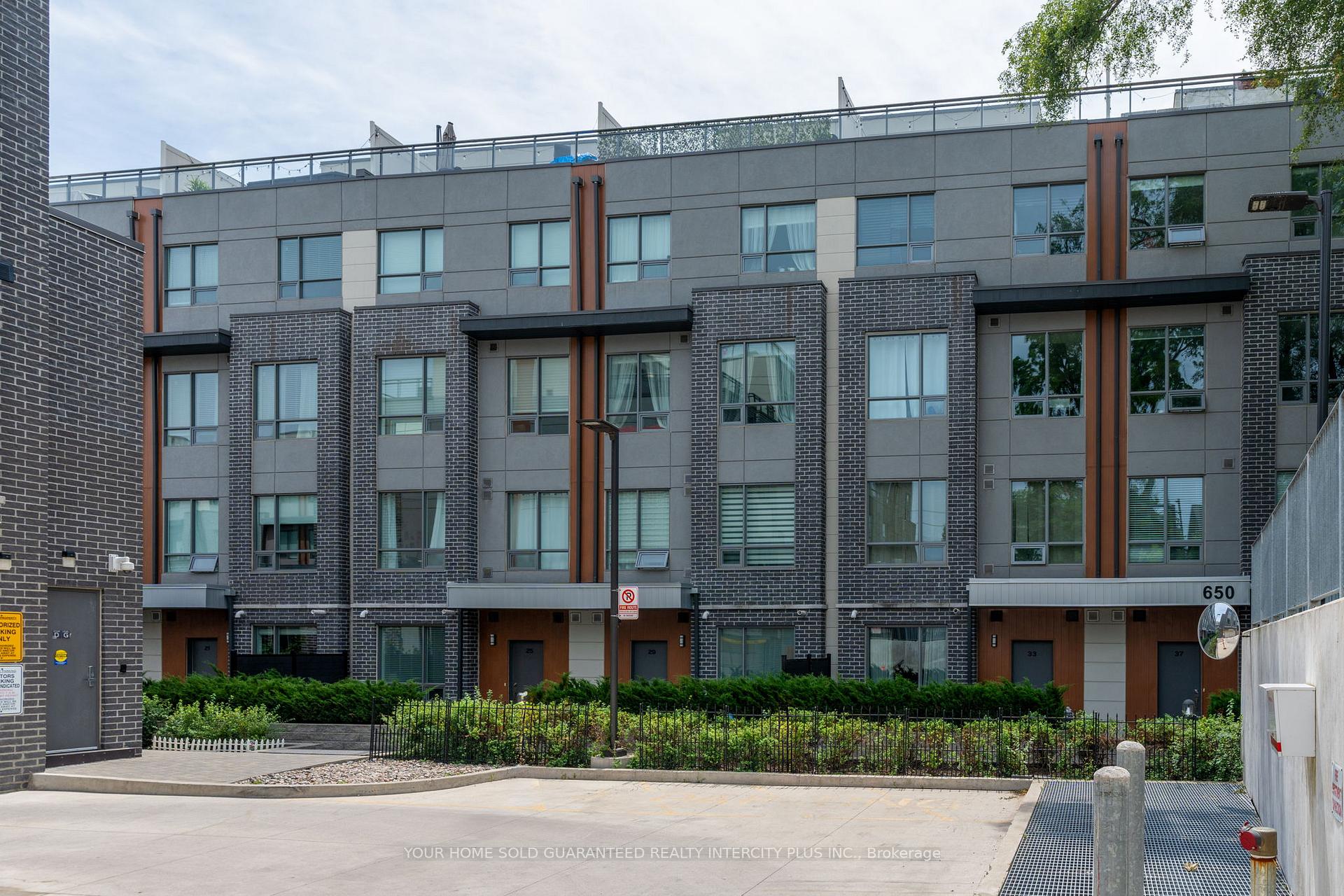 Photo 3 of Unit 21, 650 Atwater Avenue, Mississauga, Mineola — HOMEH