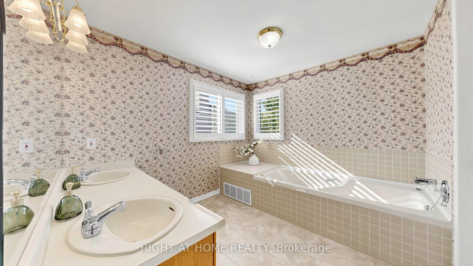 Photo 22 of 103 Peevers Crescent, Newmarket, Glenway Estates — HOMEH