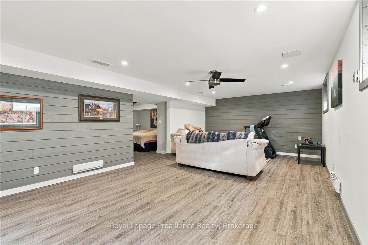Photo 25 of 73 Dorchester Drive, Prince Edward County, Wellington Ward — HOMEH