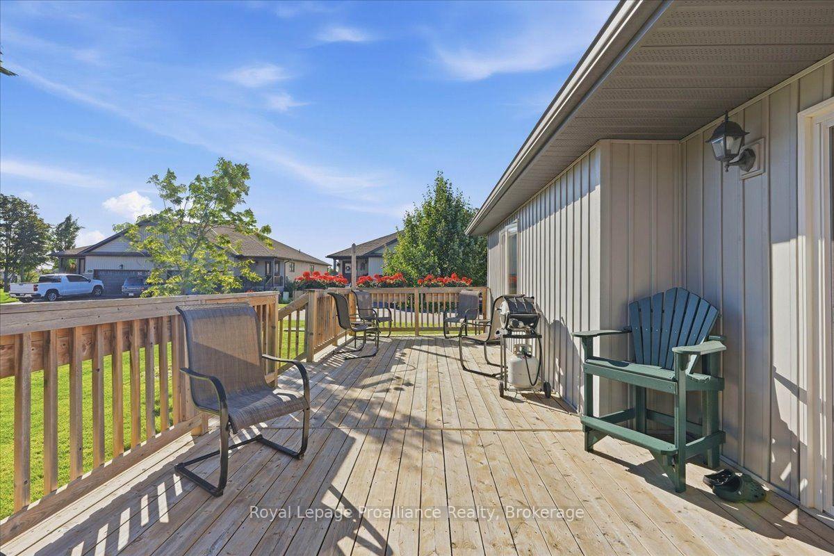 Photo 32 of 73 Dorchester Drive, Prince Edward County, Wellington Ward — HOMEH