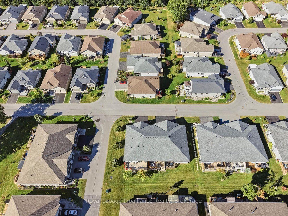Photo 36 of 73 Dorchester Drive, Prince Edward County, Wellington Ward — HOMEH