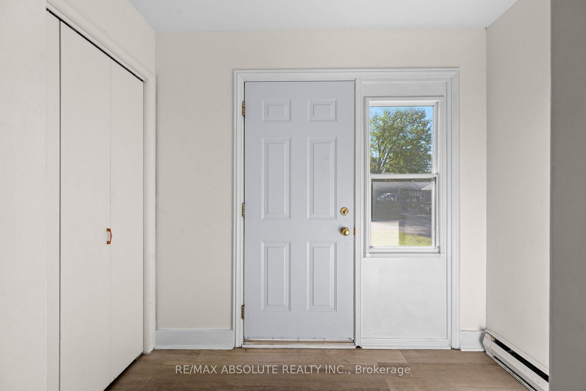 Photo 2 of 9 Epworth Avenue, Ottawa, Meadowlands/St. Claire Gardens — HOMEH