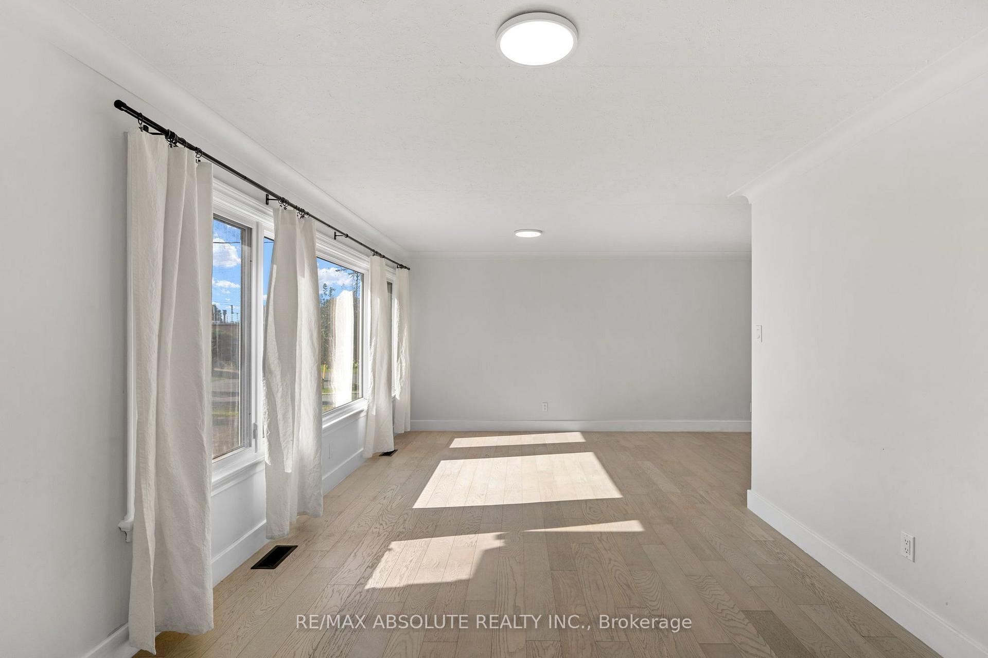 Photo 4 of 9 Epworth Avenue, Ottawa, Meadowlands/St. Claire Gardens — HOMEH