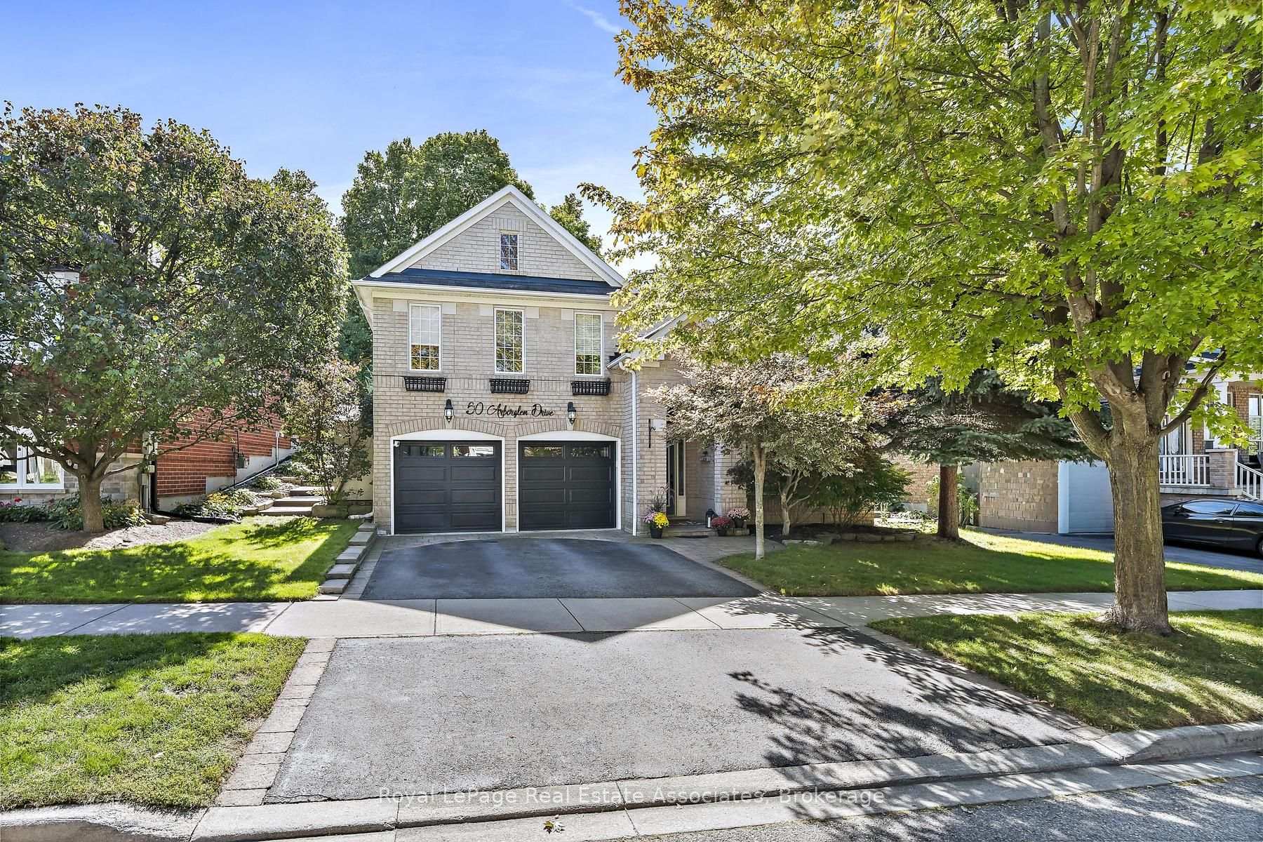 Photo 4 of 50 Arborglen Drive, Halton Hills, Georgetown — HOMEH