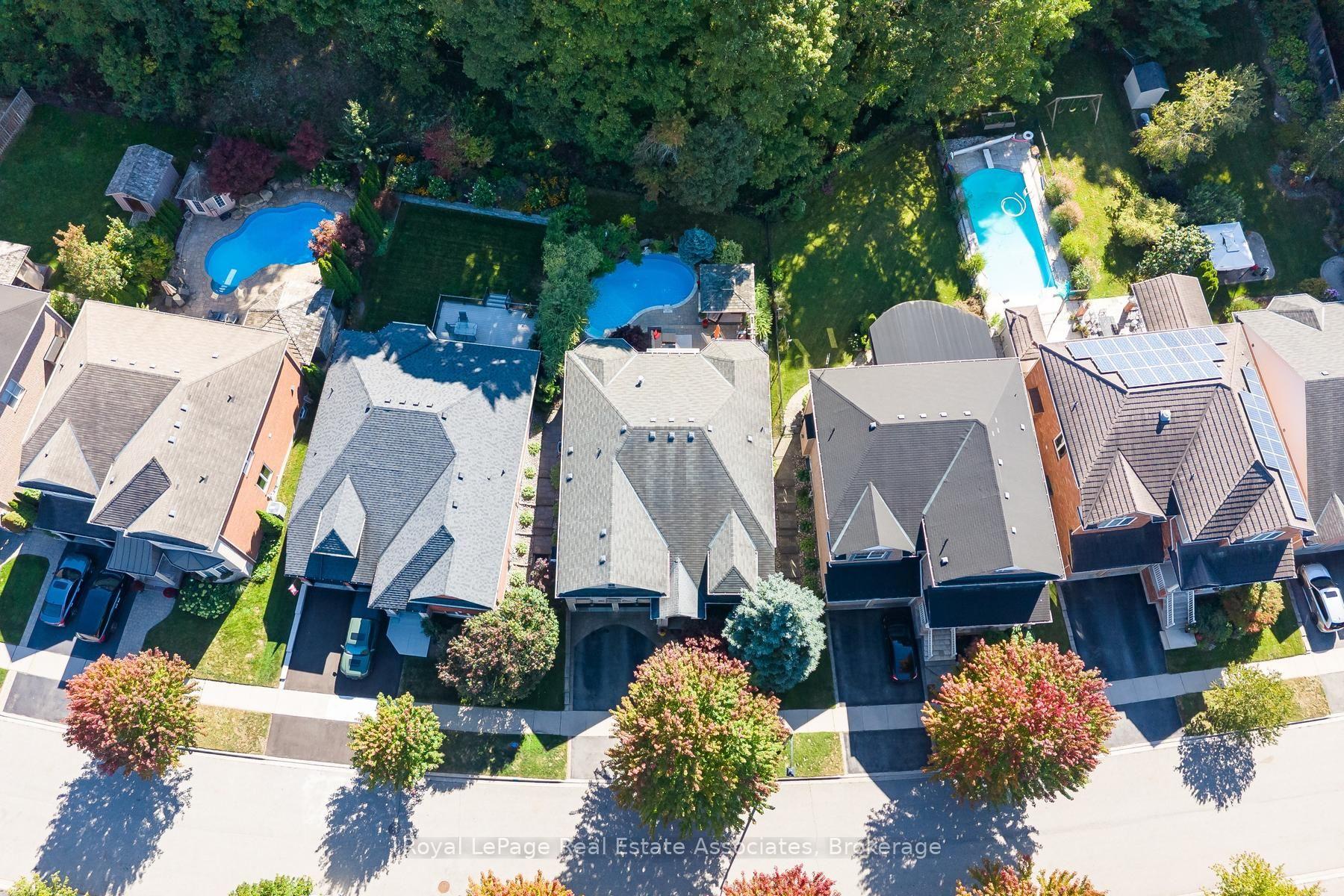 Photo 3 of 50 Arborglen Drive, Halton Hills, Georgetown — HOMEH