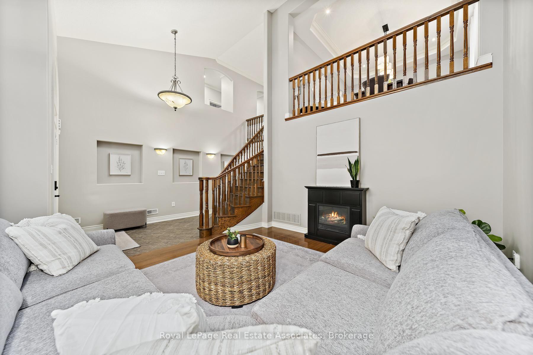 Photo 10 of 50 Arborglen Drive, Halton Hills, Georgetown — HOMEH