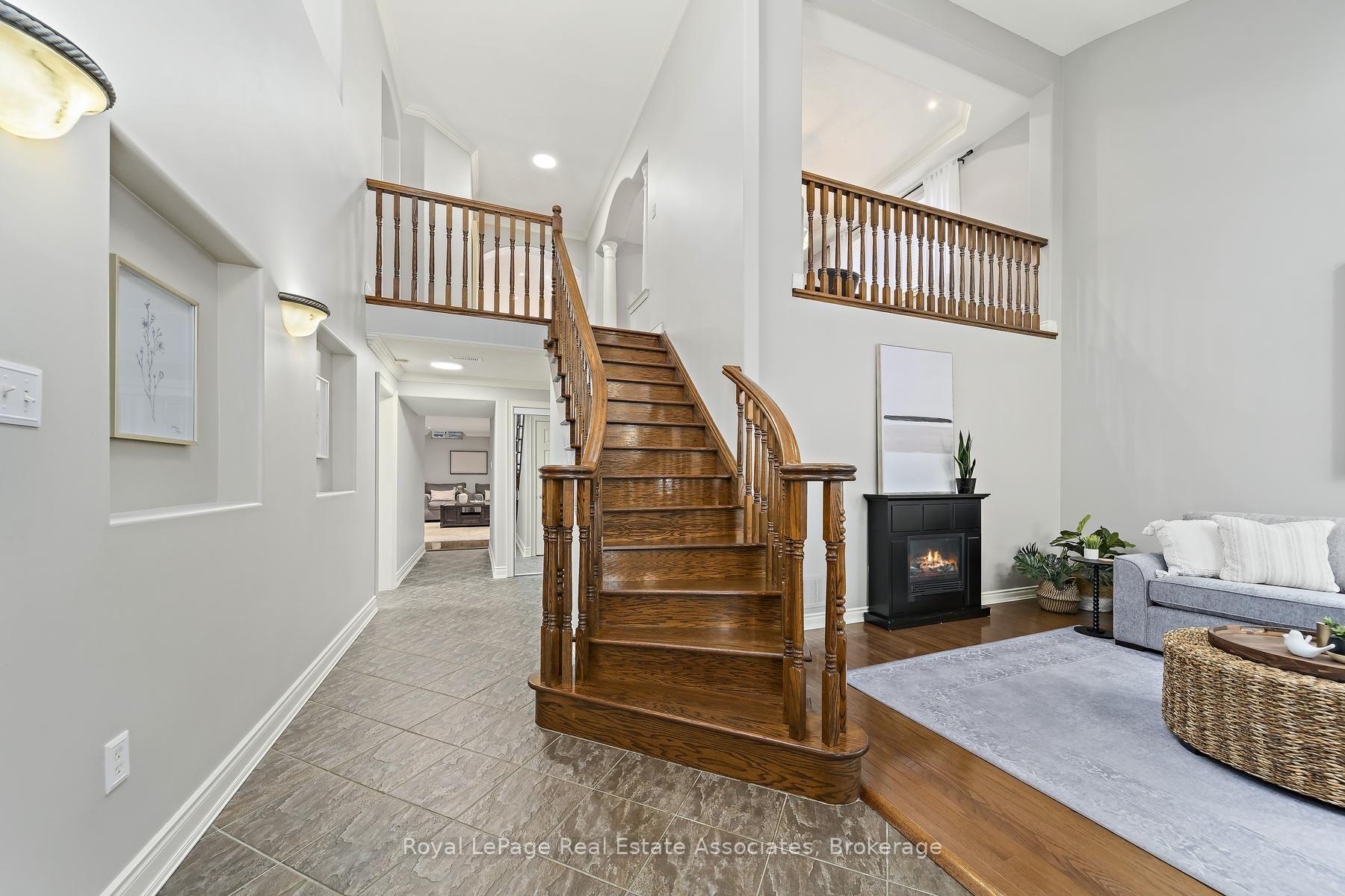Photo 11 of 50 Arborglen Drive, Halton Hills, Georgetown — HOMEH