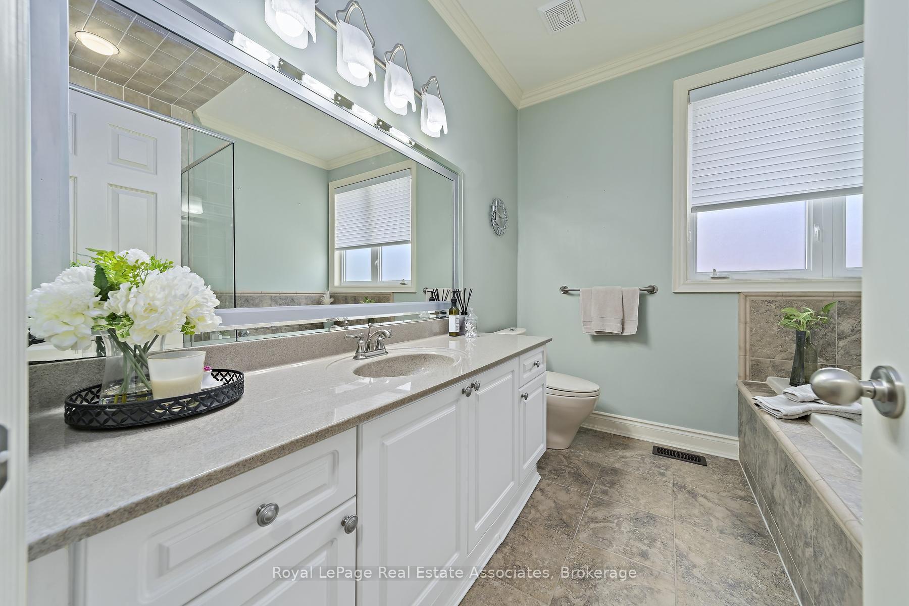 Photo 25 of 50 Arborglen Drive, Halton Hills, Georgetown — HOMEH