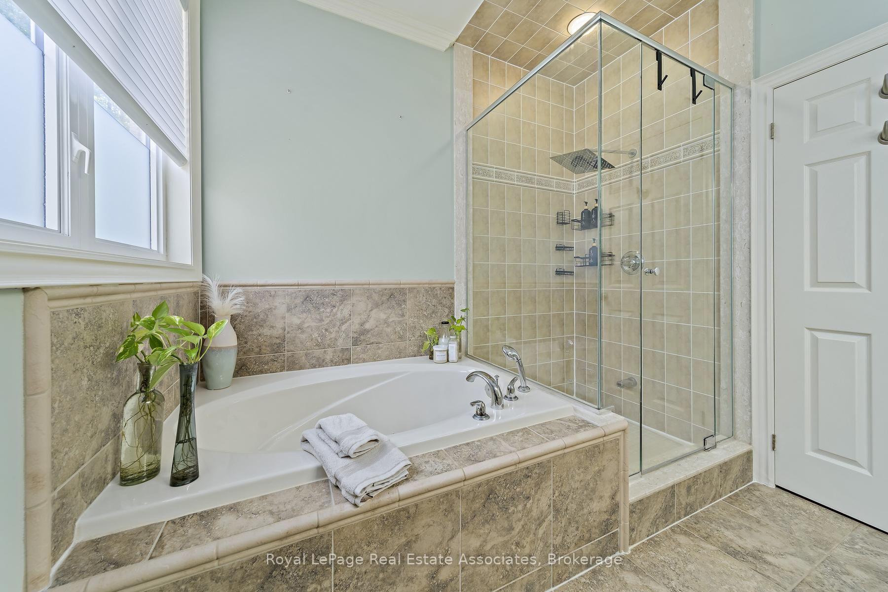 Photo 26 of 50 Arborglen Drive, Halton Hills, Georgetown — HOMEH