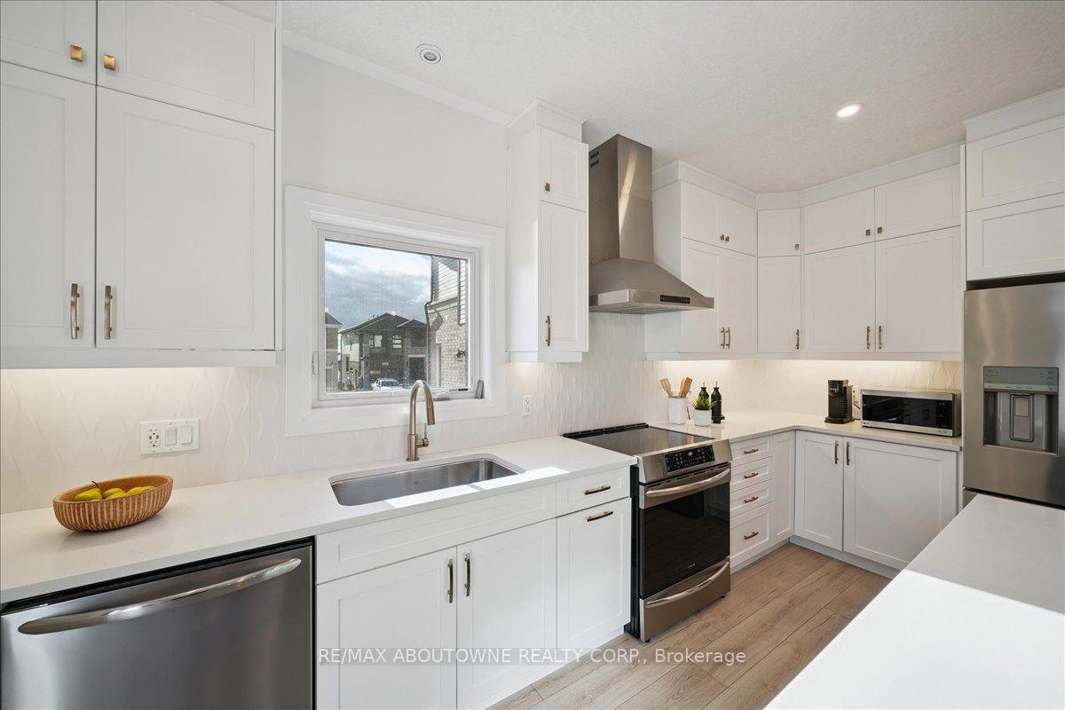 Photo 13 of 96 Nathalie Street, Kitchener — HOMEH